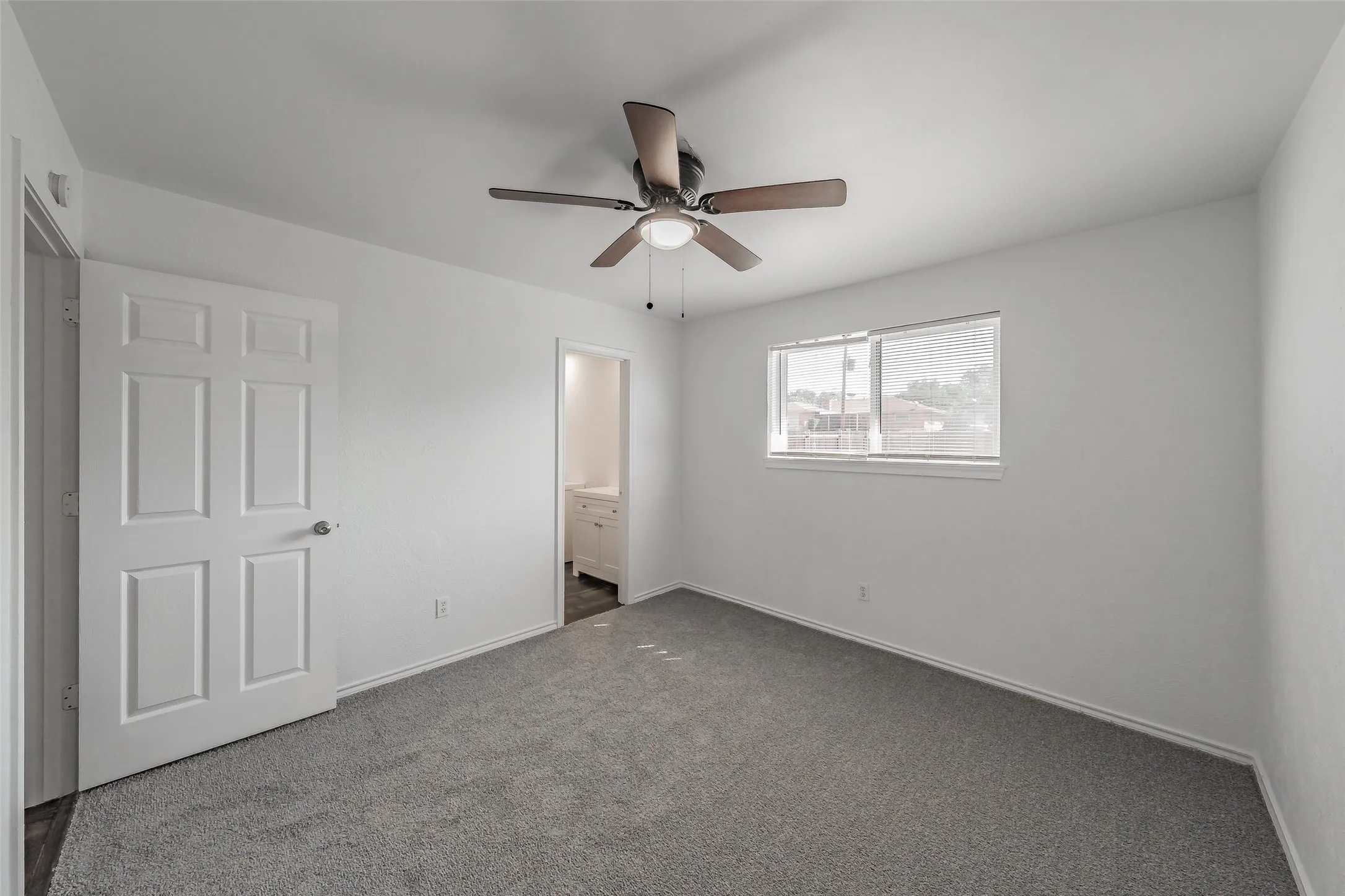 Single Family Residence For Rent in Dallas County , 5812 Regatta Circle, Dallas, Texas 75232, 3 Bedroom, 2 Bathroom, 2 Garage spaces, 1,303 Sqft, built in 1982, mls#21393603, Real Estate Agent in Dallas, Homes For Rent in Dallas county, Homes For Rent in Dallas, Realtor in Dallas Texas, Real Estate Brokerage Independent Realty Texas, Luminita Cordes Realtor