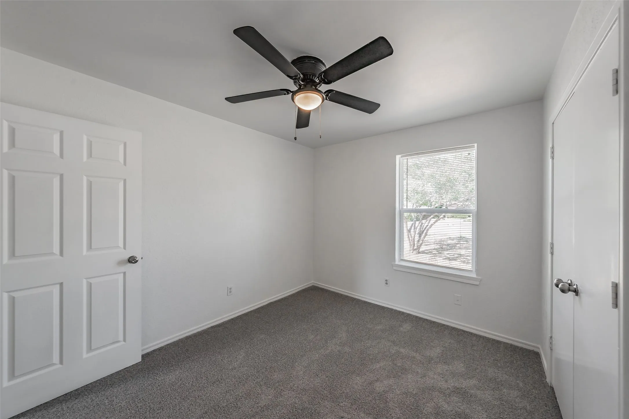 Single Family Residence For Rent in Dallas County , 5812 Regatta Circle, Dallas, Texas 75232, 3 Bedroom, 2 Bathroom, 2 Garage spaces, 1,303 Sqft, built in 1982, mls#21393603, Real Estate Agent in Dallas, Homes For Rent in Dallas county, Homes For Rent in Dallas, Realtor in Dallas Texas, Real Estate Brokerage Independent Realty Texas, Luminita Cordes Realtor
