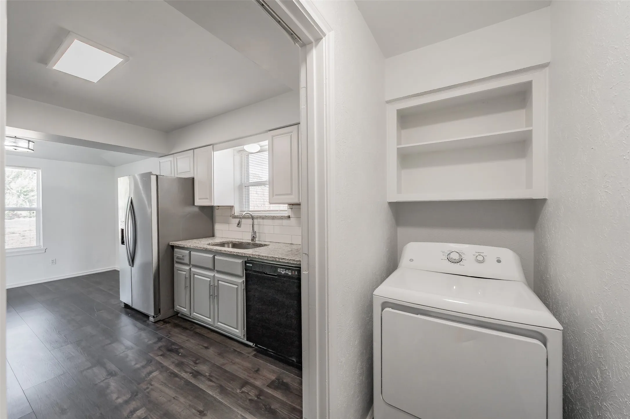 Single Family Residence For Rent in Dallas County , 5812 Regatta Circle, Dallas, Texas 75232, 3 Bedroom, 2 Bathroom, 2 Garage spaces, 1,303 Sqft, built in 1982, mls#21393603, Real Estate Agent in Dallas, Homes For Rent in Dallas county, Homes For Rent in Dallas, Realtor in Dallas Texas, Real Estate Brokerage Independent Realty Texas, Luminita Cordes Realtor
