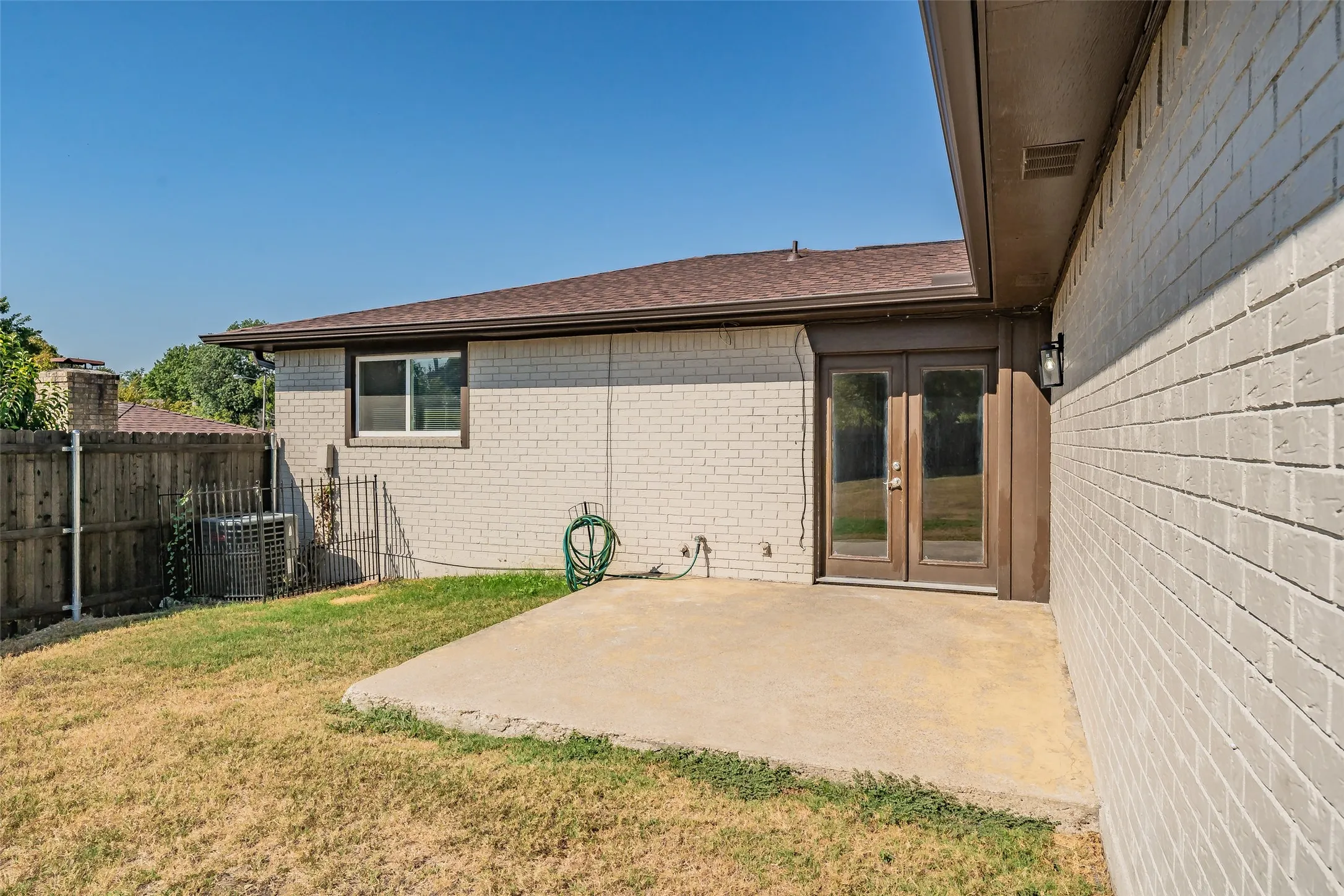 Single Family Residence For Rent in Dallas County , 5812 Regatta Circle, Dallas, Texas 75232, 3 Bedroom, 2 Bathroom, 2 Garage spaces, 1,303 Sqft, built in 1982, mls#21393603, Real Estate Agent in Dallas, Homes For Rent in Dallas county, Homes For Rent in Dallas, Realtor in Dallas Texas, Real Estate Brokerage Independent Realty Texas, Luminita Cordes Realtor