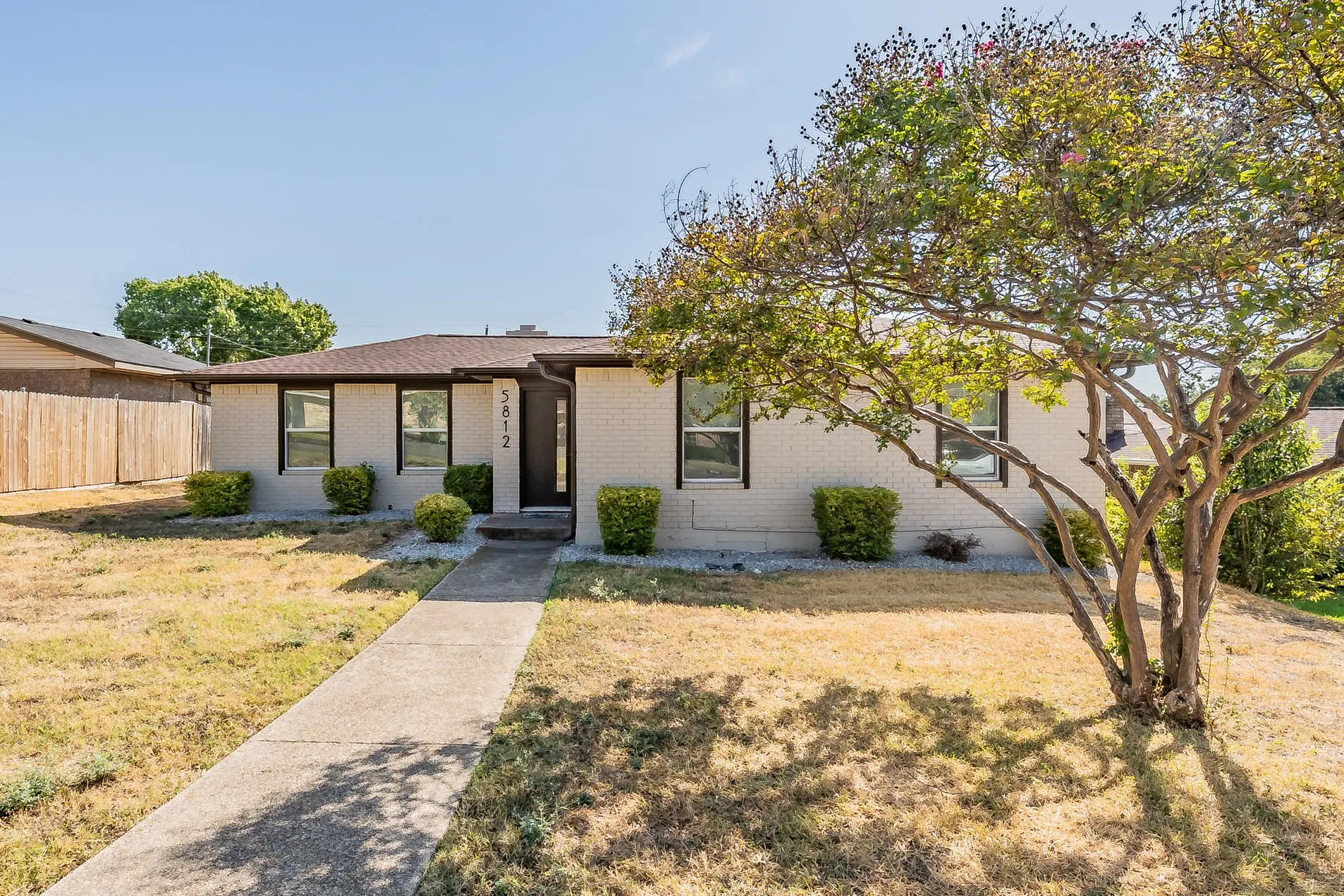 Single Family Residence For Rent in Dallas County , 5812 Regatta Circle, Dallas, Texas 75232, 3 Bedroom, 2 Bathroom, 2 Garage spaces, 1,303 Sqft, built in 1982, mls#21393603, Real Estate Agent in Dallas, Homes For Rent in Dallas county, Homes For Rent in Dallas, Realtor in Dallas Texas, Real Estate Brokerage Independent Realty Texas, Luminita Cordes Realtor