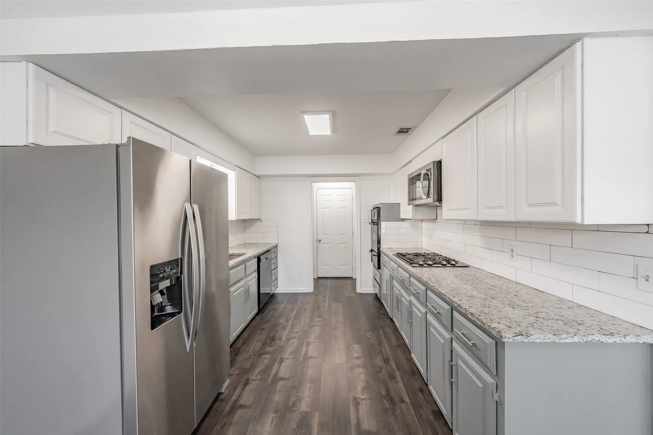 Single Family Residence For Rent in Dallas County , 5812 Regatta Circle, Dallas, Texas 75232, 3 Bedroom, 2 Bathroom, 2 Garage spaces, 1,303 Sqft, built in 1982, mls#21393603, Real Estate Agent in Dallas, Homes For Rent in Dallas county, Homes For Rent in Dallas, Realtor in Dallas Texas, Real Estate Brokerage Independent Realty Texas, Luminita Cordes Realtor