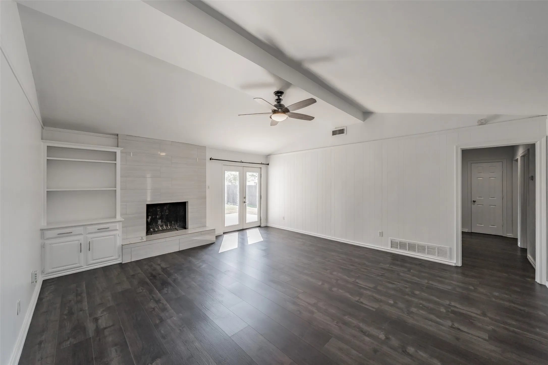 Single Family Residence For Rent in Dallas County , 5812 Regatta Circle, Dallas, Texas 75232, 3 Bedroom, 2 Bathroom, 2 Garage spaces, 1,303 Sqft, built in 1982, mls#21393603, Real Estate Agent in Dallas, Homes For Rent in Dallas county, Homes For Rent in Dallas, Realtor in Dallas Texas, Real Estate Brokerage Independent Realty Texas, Luminita Cordes Realtor