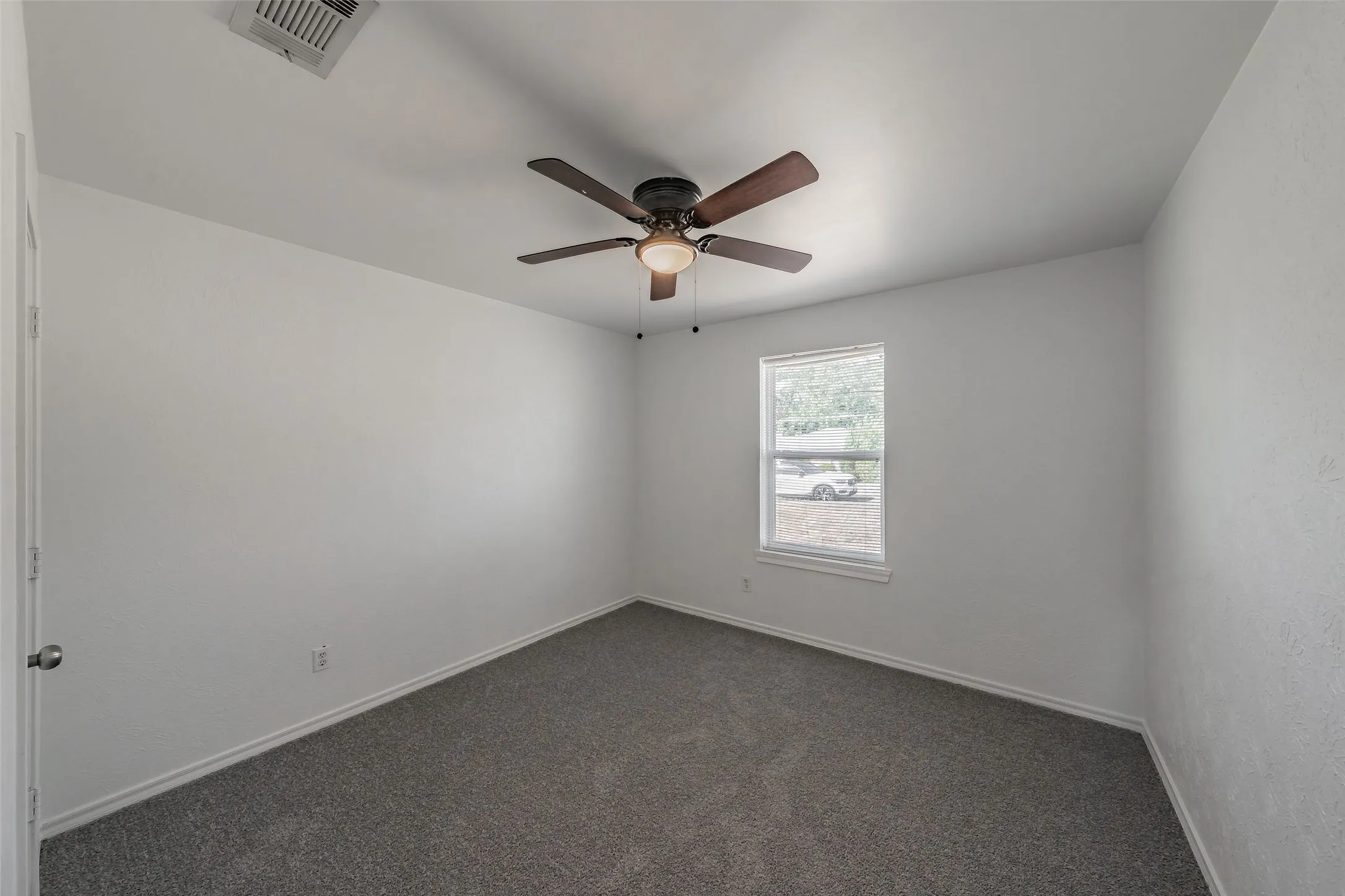 Single Family Residence For Rent in Dallas County , 5812 Regatta Circle, Dallas, Texas 75232, 3 Bedroom, 2 Bathroom, 2 Garage spaces, 1,303 Sqft, built in 1982, mls#21393603, Real Estate Agent in Dallas, Homes For Rent in Dallas county, Homes For Rent in Dallas, Realtor in Dallas Texas, Real Estate Brokerage Independent Realty Texas, Luminita Cordes Realtor