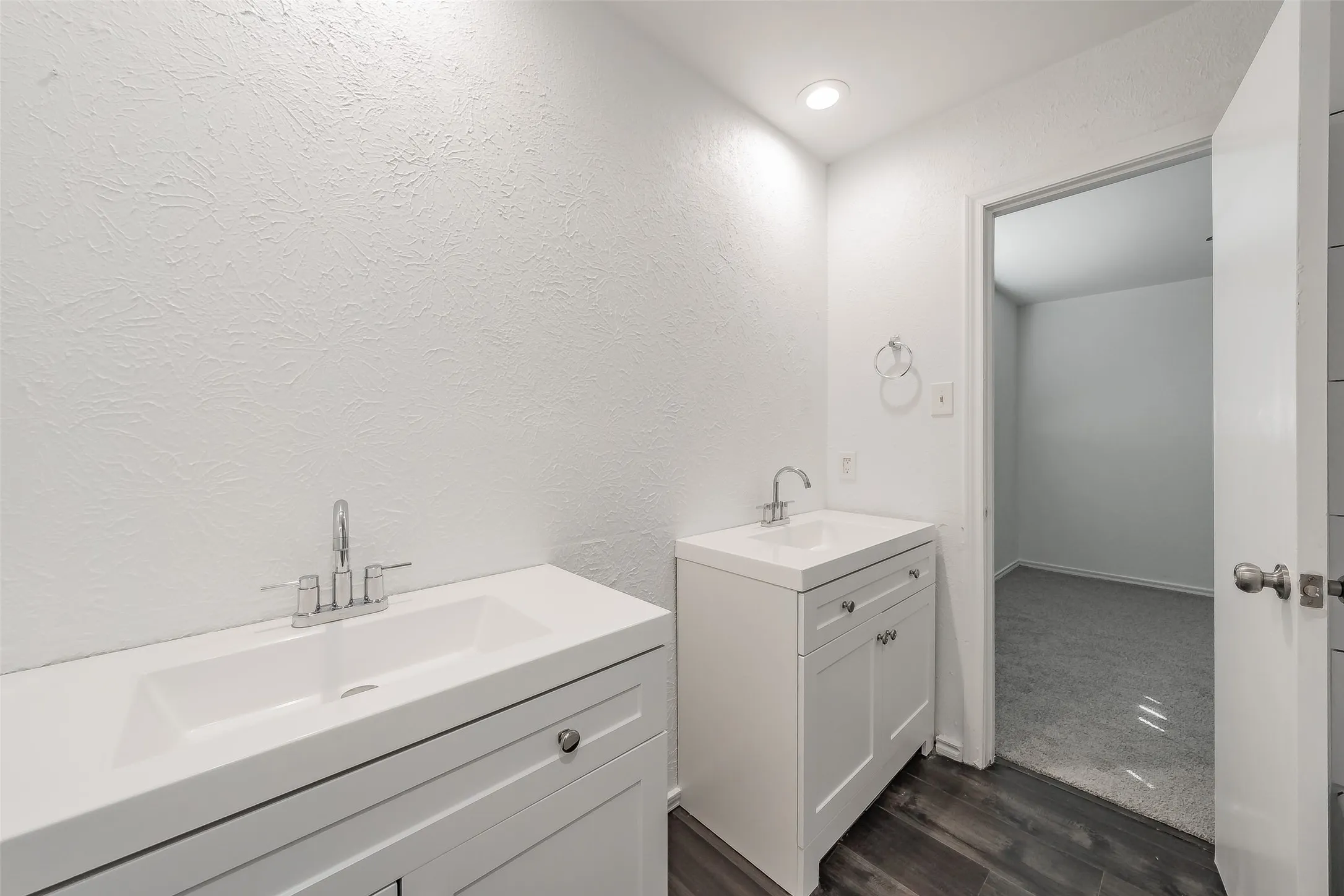Single Family Residence For Rent in Dallas County , 5812 Regatta Circle, Dallas, Texas 75232, 3 Bedroom, 2 Bathroom, 2 Garage spaces, 1,303 Sqft, built in 1982, mls#21393603, Real Estate Agent in Dallas, Homes For Rent in Dallas county, Homes For Rent in Dallas, Realtor in Dallas Texas, Real Estate Brokerage Independent Realty Texas, Luminita Cordes Realtor