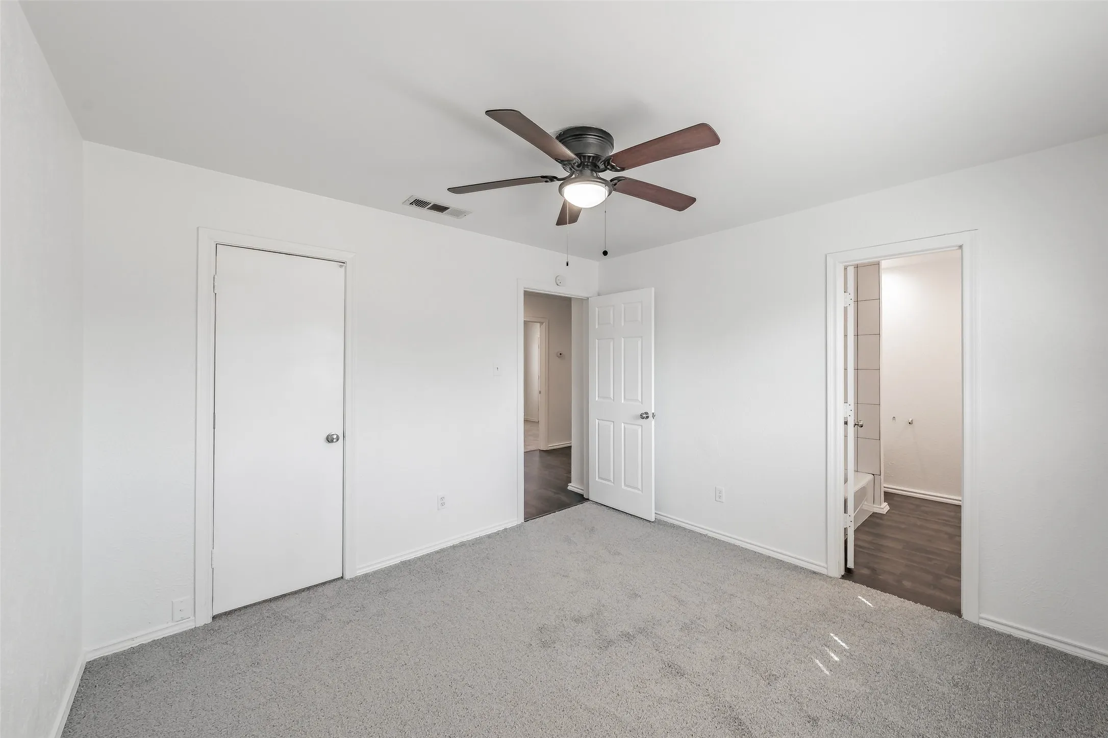 Single Family Residence For Rent in Dallas County , 5812 Regatta Circle, Dallas, Texas 75232, 3 Bedroom, 2 Bathroom, 2 Garage spaces, 1,303 Sqft, built in 1982, mls#21393603, Real Estate Agent in Dallas, Homes For Rent in Dallas county, Homes For Rent in Dallas, Realtor in Dallas Texas, Real Estate Brokerage Independent Realty Texas, Luminita Cordes Realtor