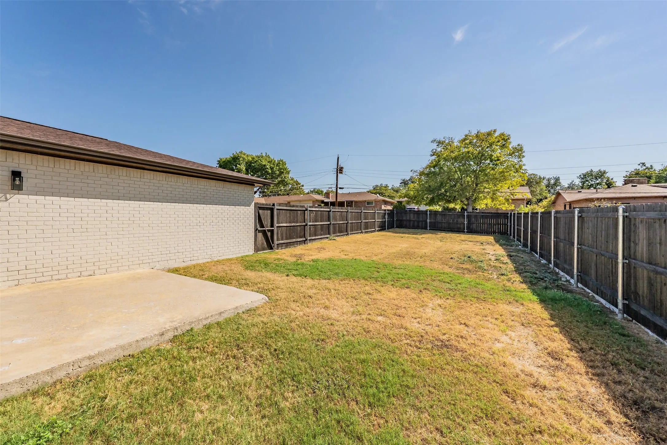 Single Family Residence For Rent in Dallas County , 5812 Regatta Circle, Dallas, Texas 75232, 3 Bedroom, 2 Bathroom, 2 Garage spaces, 1,303 Sqft, built in 1982, mls#21393603, Real Estate Agent in Dallas, Homes For Rent in Dallas county, Homes For Rent in Dallas, Realtor in Dallas Texas, Real Estate Brokerage Independent Realty Texas, Luminita Cordes Realtor