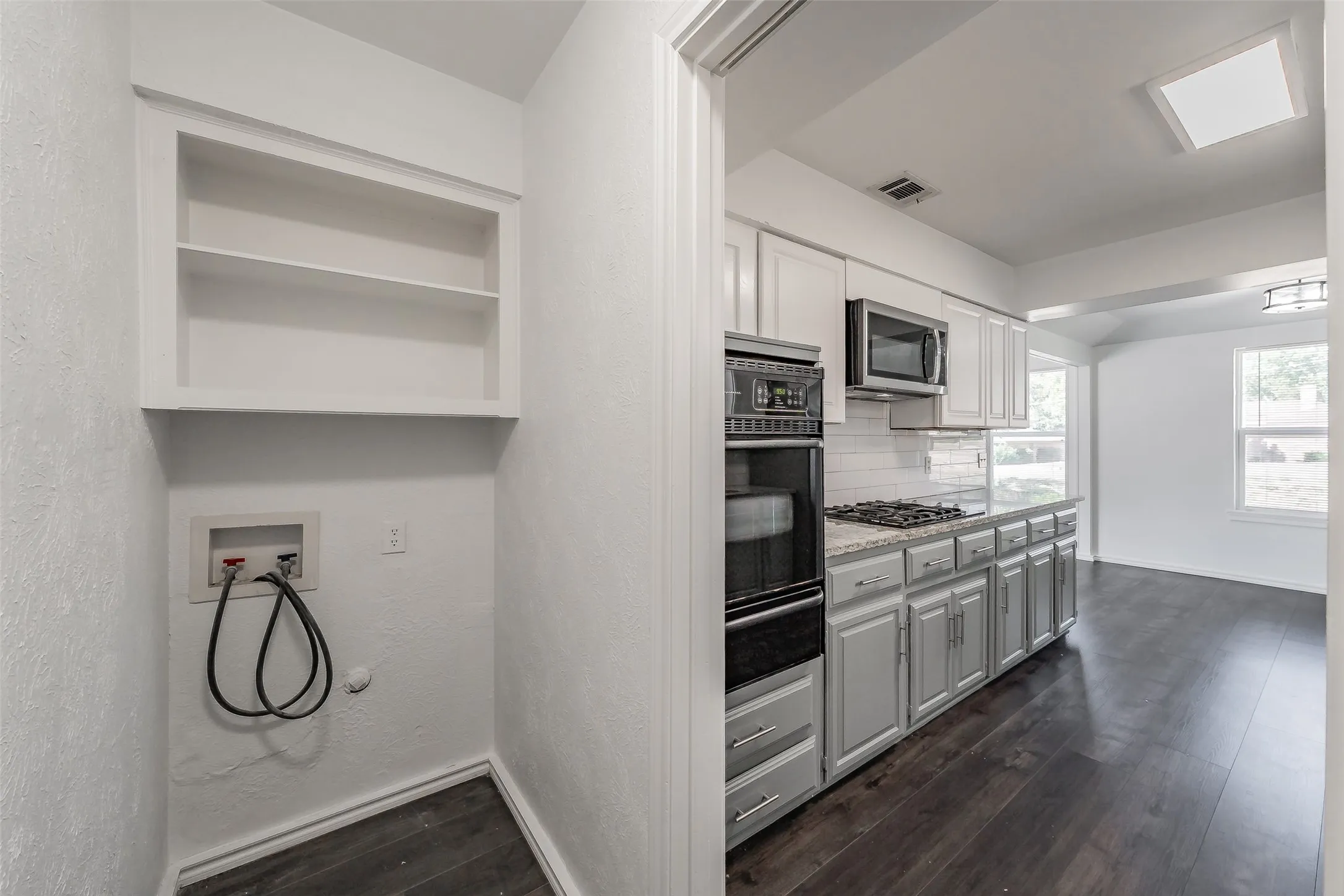 Single Family Residence For Rent in Dallas County , 5812 Regatta Circle, Dallas, Texas 75232, 3 Bedroom, 2 Bathroom, 2 Garage spaces, 1,303 Sqft, built in 1982, mls#21393603, Real Estate Agent in Dallas, Homes For Rent in Dallas county, Homes For Rent in Dallas, Realtor in Dallas Texas, Real Estate Brokerage Independent Realty Texas, Luminita Cordes Realtor