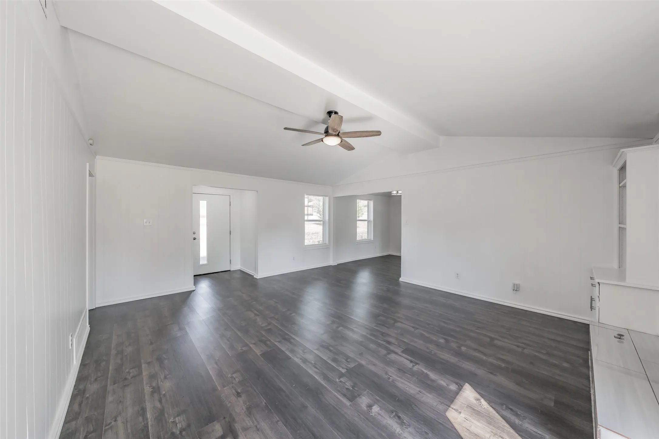 Single Family Residence For Rent in Dallas County , 5812 Regatta Circle, Dallas, Texas 75232, 3 Bedroom, 2 Bathroom, 2 Garage spaces, 1,303 Sqft, built in 1982, mls#21393603, Real Estate Agent in Dallas, Homes For Rent in Dallas county, Homes For Rent in Dallas, Realtor in Dallas Texas, Real Estate Brokerage Independent Realty Texas, Luminita Cordes Realtor