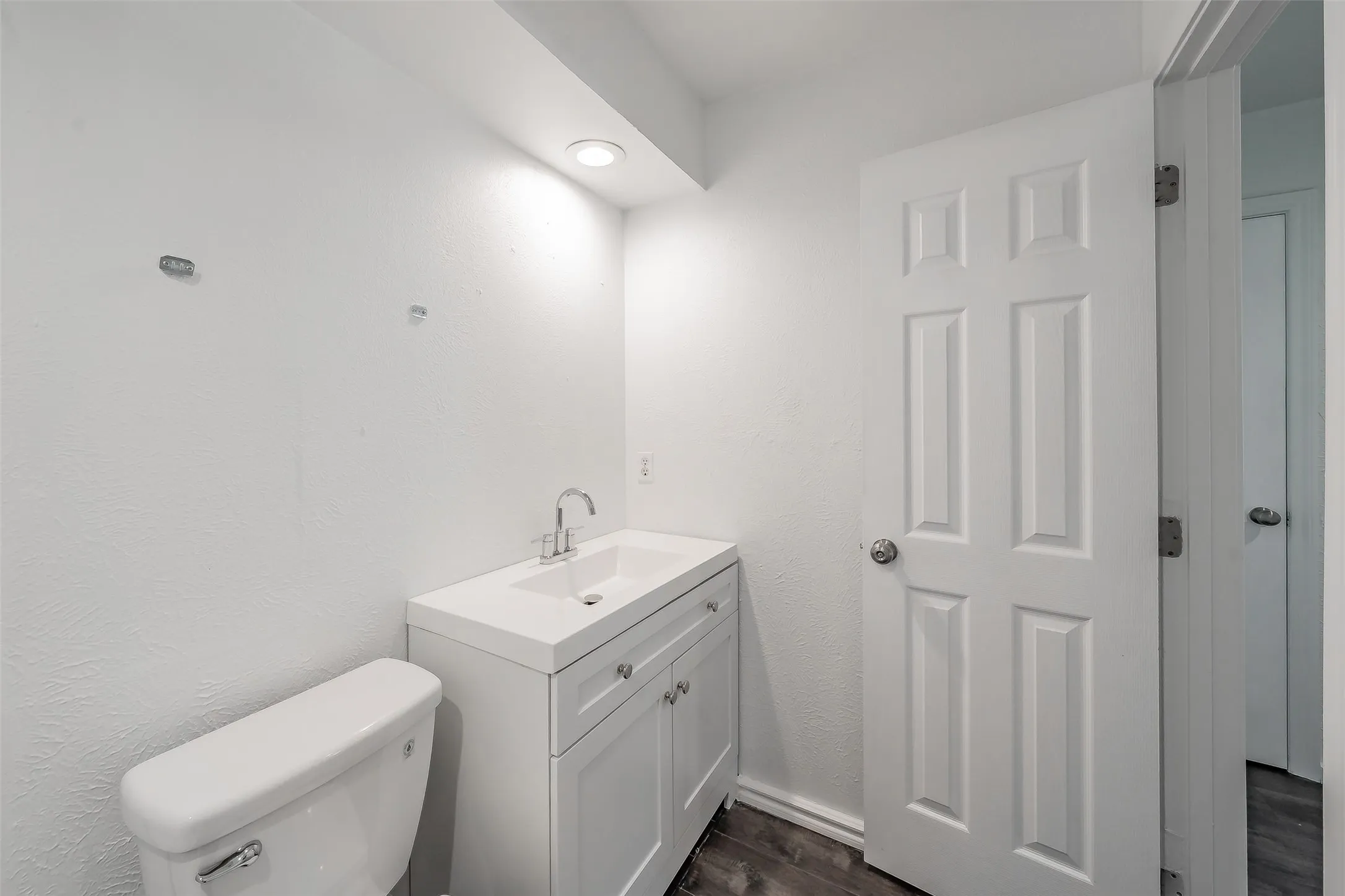 Single Family Residence For Rent in Dallas County , 5812 Regatta Circle, Dallas, Texas 75232, 3 Bedroom, 2 Bathroom, 2 Garage spaces, 1,303 Sqft, built in 1982, mls#21393603, Real Estate Agent in Dallas, Homes For Rent in Dallas county, Homes For Rent in Dallas, Realtor in Dallas Texas, Real Estate Brokerage Independent Realty Texas, Luminita Cordes Realtor