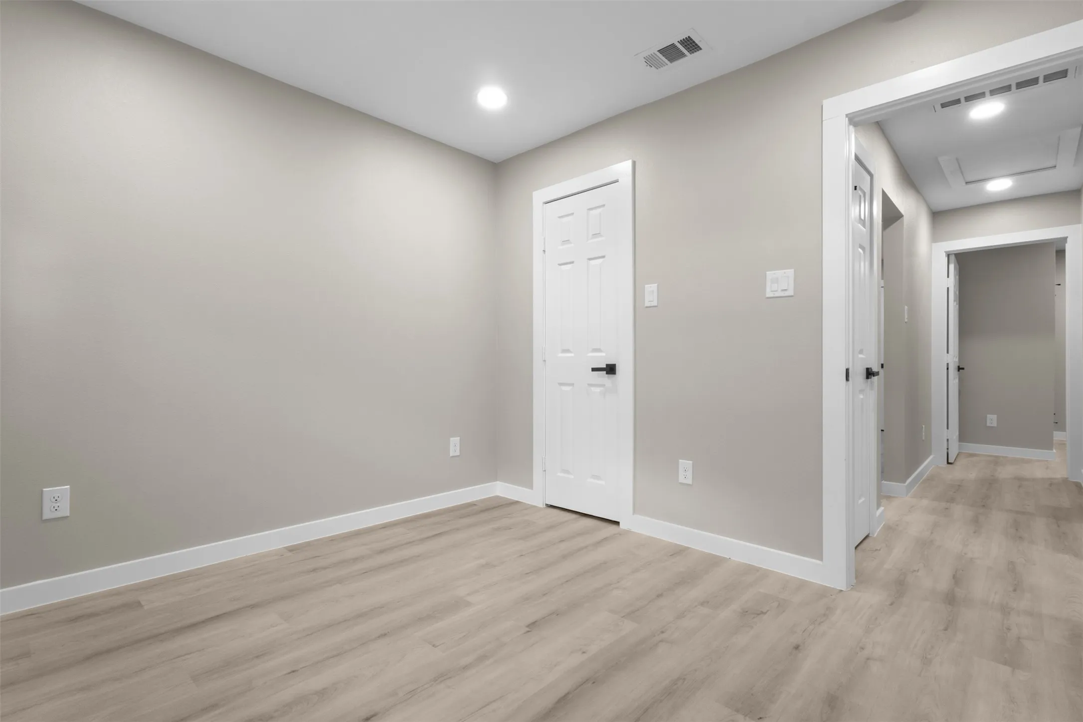 Single Family Residence For Rent in Dallas County , 1903 Beauford Road, Dallas, Texas 75253, 4 Bedroom, 2 Bathroom, Garage spaces, 1,347 Sqft, built in 1971, mls#21393598, Real Estate Agent in Dallas, Homes For Rent in Dallas county, Homes For Rent in Dallas, Realtor in Dallas Texas, Real Estate Brokerage Independent Realty Texas, Luminita Cordes Realtor