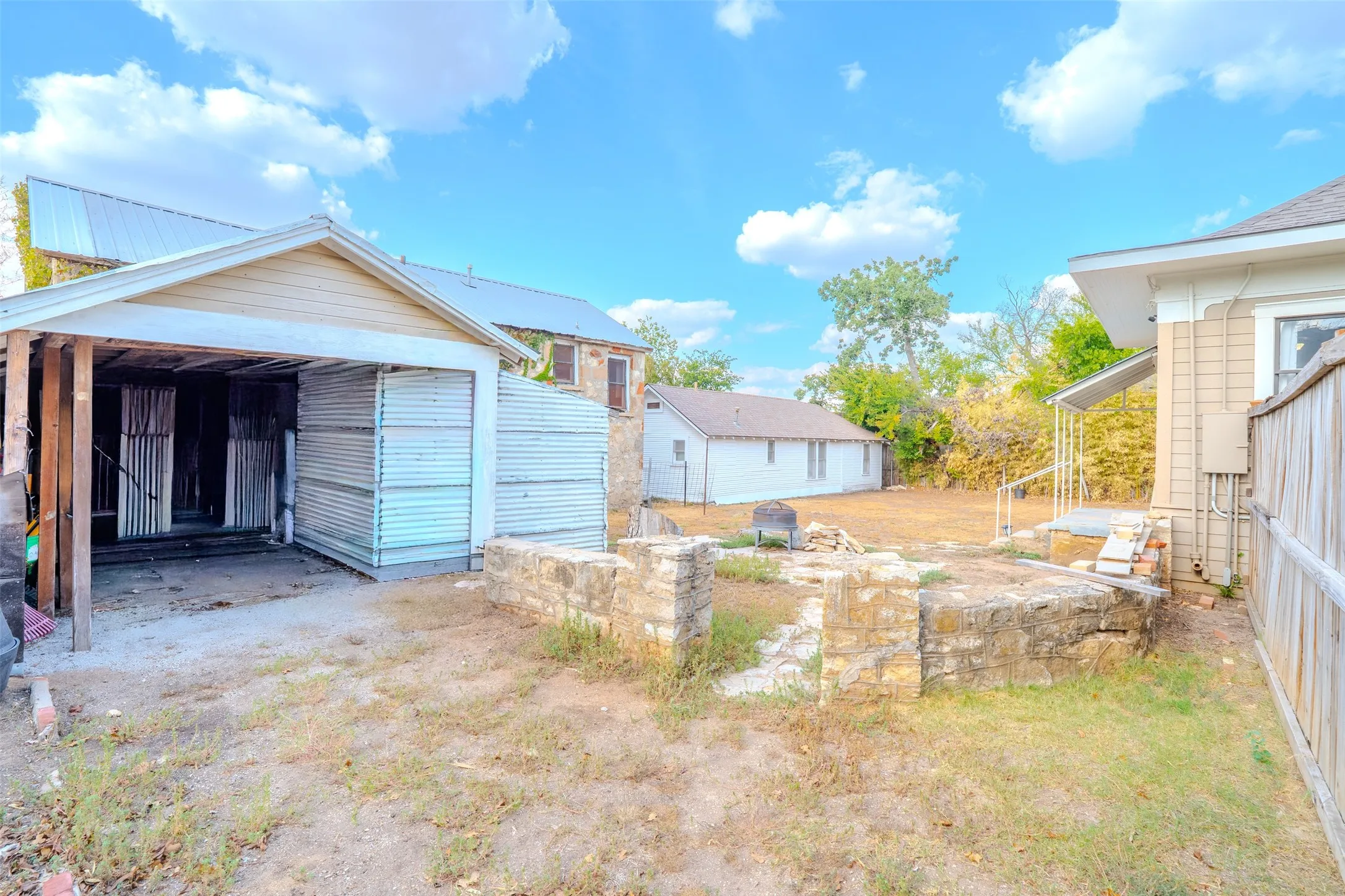 Single Family Residence For Sale in Erath County , 703 W College Street, Stephenville, Texas 76401, 2 Bedroom, 2 Bathroom, Garage spaces, 1,405 Sqft, built in 1920, mls#21389444, Real Estate Agent in Stephenville, Homes For Sale in Erath county, Homes For Sale in Stephenville, Realtor in Stephenville Texas, Real Estate Brokerage Independent Realty Texas, Luminita Cordes Realtor