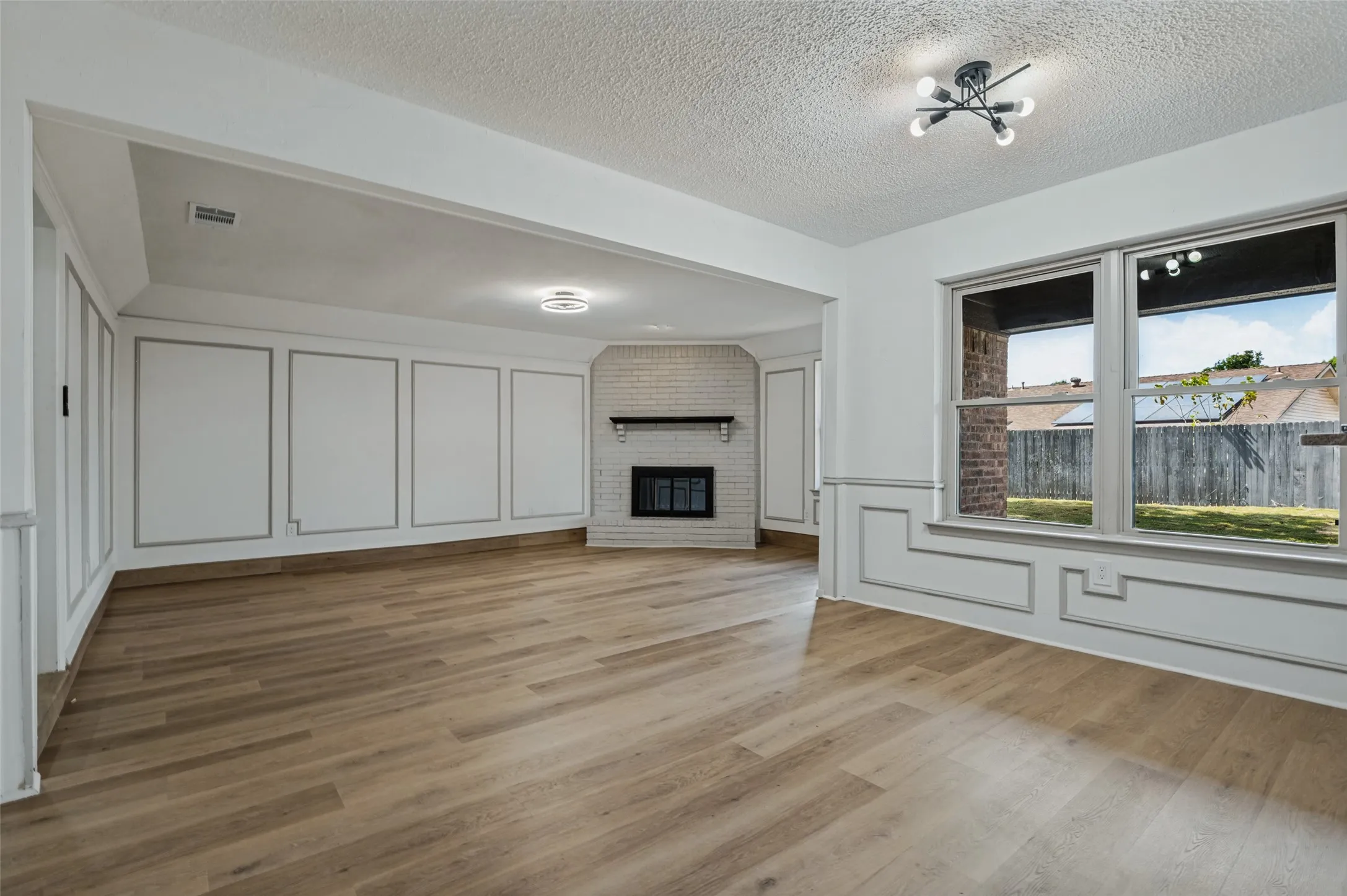 Single Family Residence For Sale in Dallas County , 1921 Covey Court, Irving, Texas 75060, 3 Bedroom, 2 Bathroom, 2 Garage spaces, 1,582 Sqft, built in 1978, mls#21393547, Real Estate Agent in Irving, Homes For Sale in Dallas county, Homes For Sale in Irving, Realtor in Irving Texas, Real Estate Brokerage Independent Realty Texas, Luminita Cordes Realtor