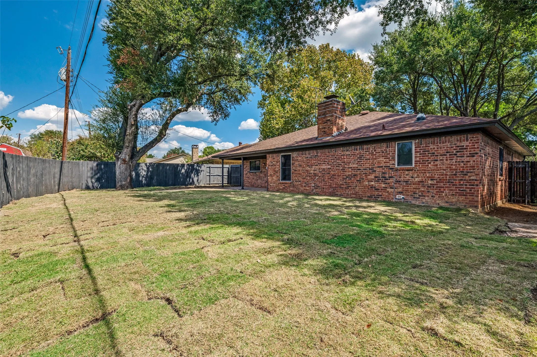 Single Family Residence For Sale in Dallas County , 1921 Covey Court, Irving, Texas 75060, 3 Bedroom, 2 Bathroom, 2 Garage spaces, 1,582 Sqft, built in 1978, mls#21393547, Real Estate Agent in Irving, Homes For Sale in Dallas county, Homes For Sale in Irving, Realtor in Irving Texas, Real Estate Brokerage Independent Realty Texas, Luminita Cordes Realtor