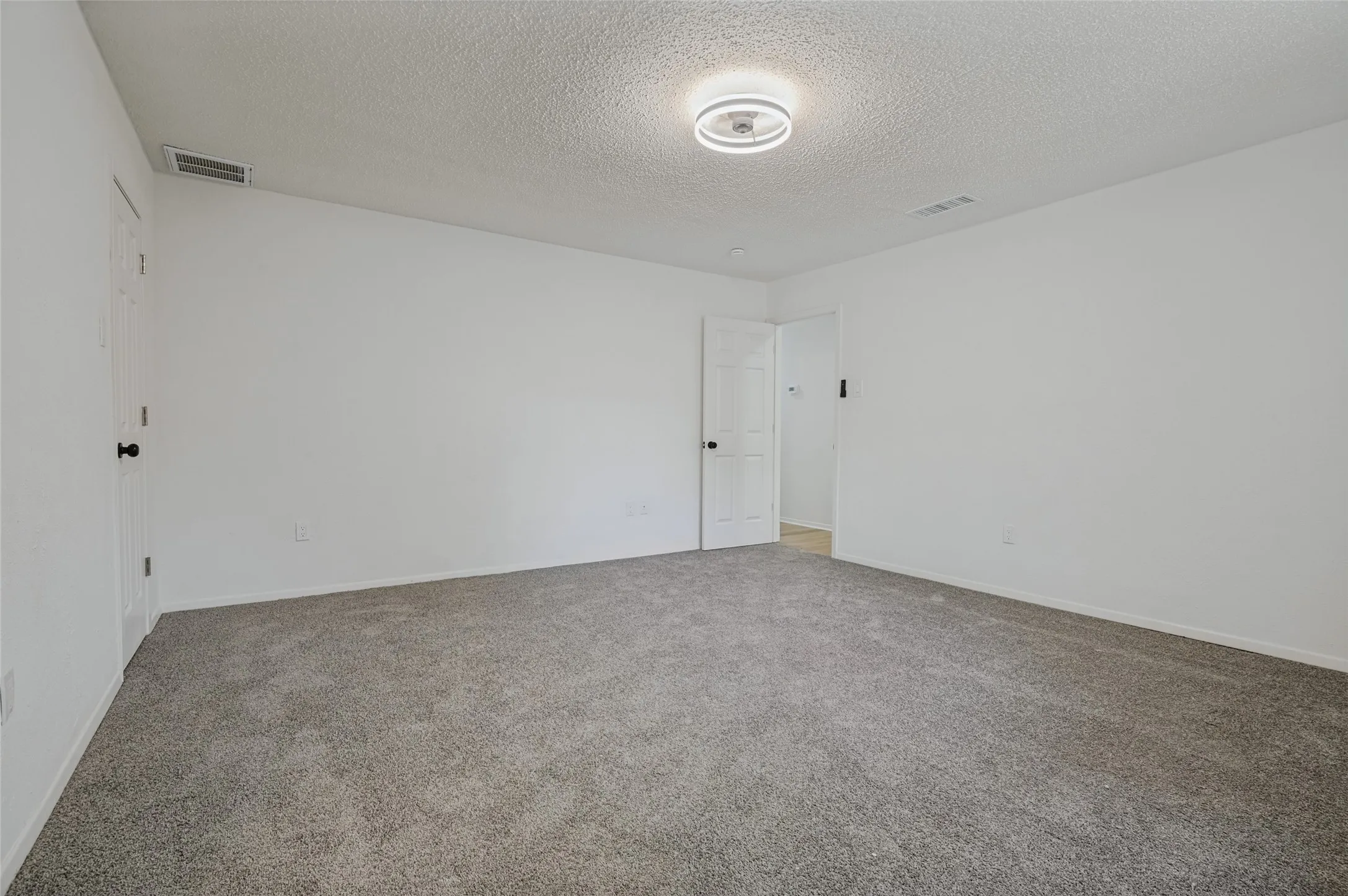 Single Family Residence For Sale in Dallas County , 1921 Covey Court, Irving, Texas 75060, 3 Bedroom, 2 Bathroom, 2 Garage spaces, 1,582 Sqft, built in 1978, mls#21393547, Real Estate Agent in Irving, Homes For Sale in Dallas county, Homes For Sale in Irving, Realtor in Irving Texas, Real Estate Brokerage Independent Realty Texas, Luminita Cordes Realtor
