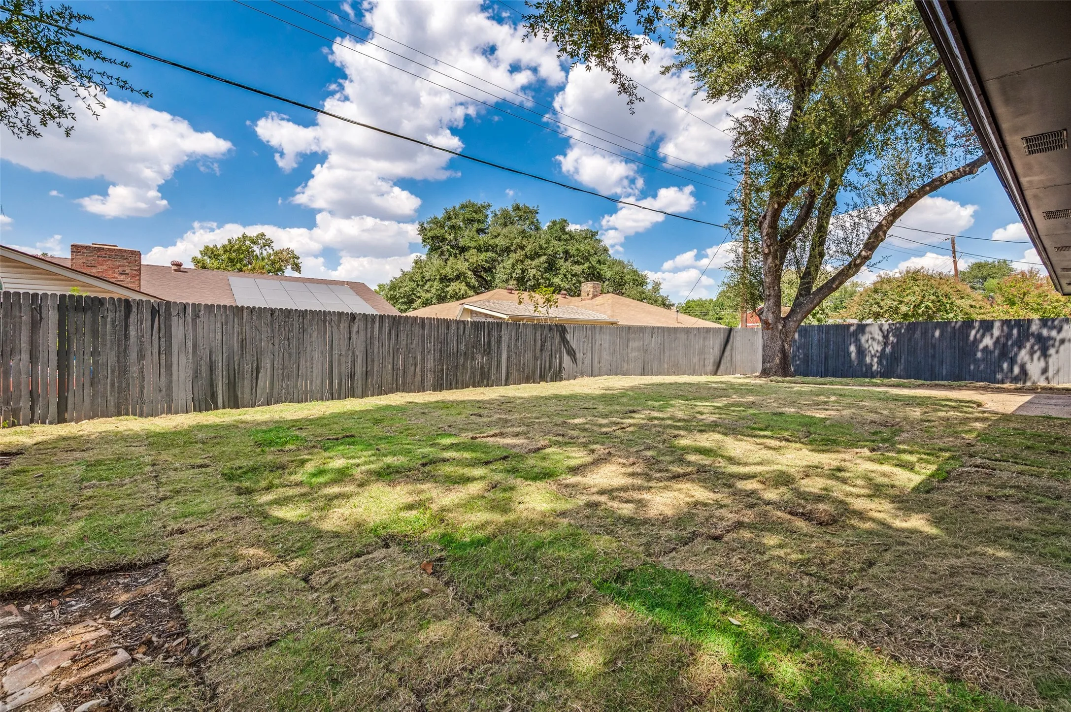 Single Family Residence For Sale in Dallas County , 1921 Covey Court, Irving, Texas 75060, 3 Bedroom, 2 Bathroom, 2 Garage spaces, 1,582 Sqft, built in 1978, mls#21393547, Real Estate Agent in Irving, Homes For Sale in Dallas county, Homes For Sale in Irving, Realtor in Irving Texas, Real Estate Brokerage Independent Realty Texas, Luminita Cordes Realtor