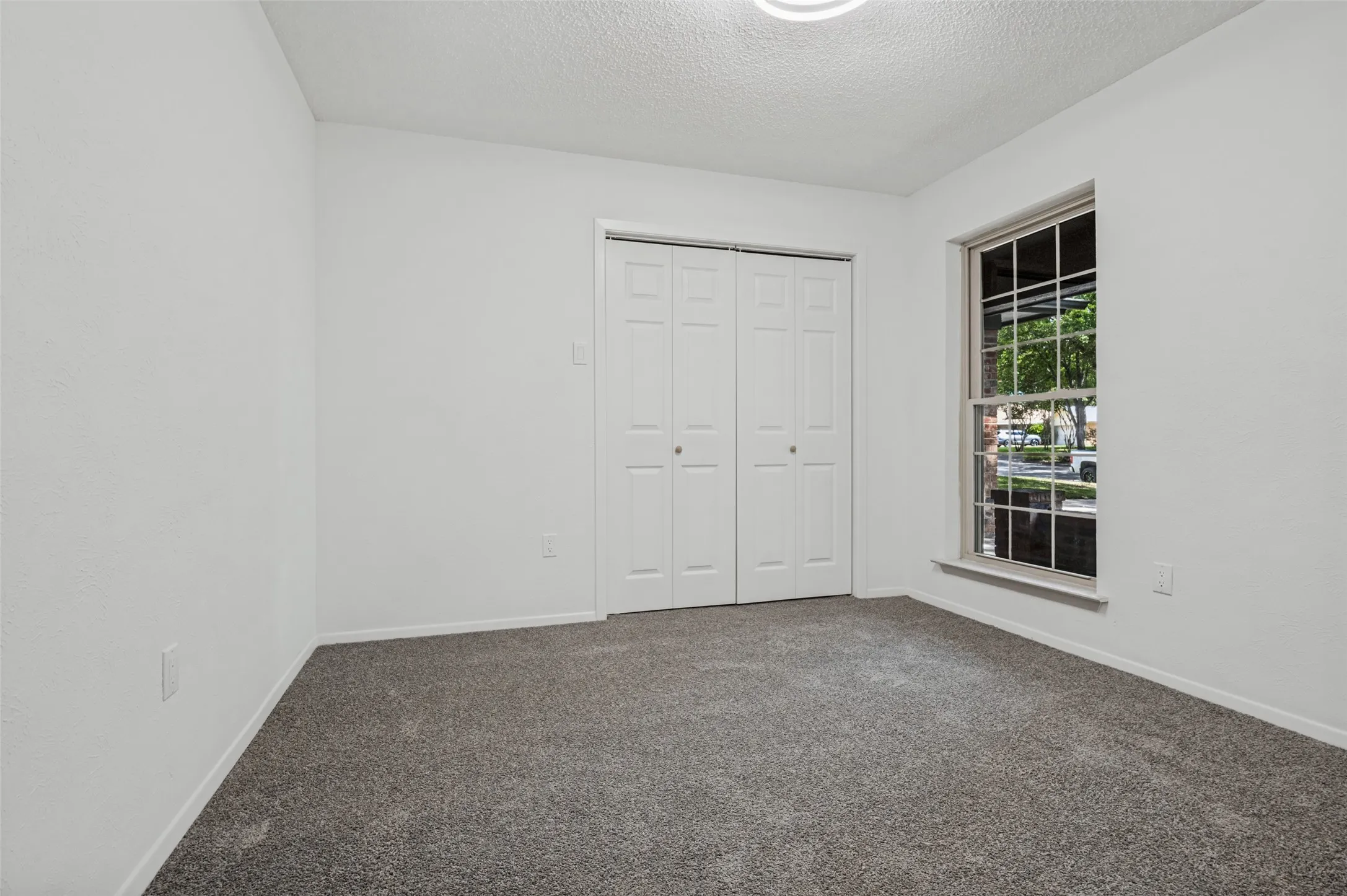 Single Family Residence For Sale in Dallas County , 1921 Covey Court, Irving, Texas 75060, 3 Bedroom, 2 Bathroom, 2 Garage spaces, 1,582 Sqft, built in 1978, mls#21393547, Real Estate Agent in Irving, Homes For Sale in Dallas county, Homes For Sale in Irving, Realtor in Irving Texas, Real Estate Brokerage Independent Realty Texas, Luminita Cordes Realtor