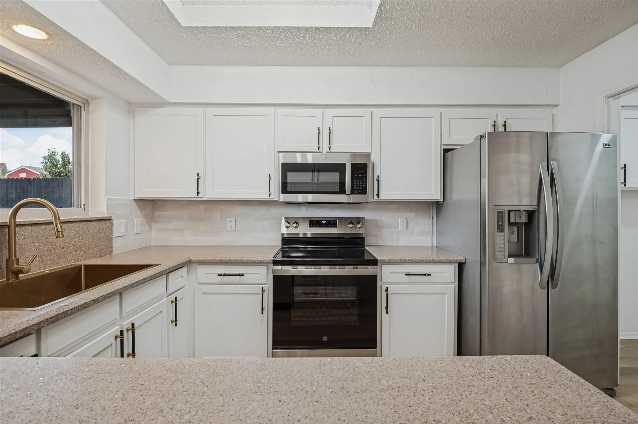 Single Family Residence For Sale in Dallas County , 1921 Covey Court, Irving, Texas 75060, 3 Bedroom, 2 Bathroom, 2 Garage spaces, 1,582 Sqft, built in 1978, mls#21393547, Real Estate Agent in Irving, Homes For Sale in Dallas county, Homes For Sale in Irving, Realtor in Irving Texas, Real Estate Brokerage Independent Realty Texas, Luminita Cordes Realtor