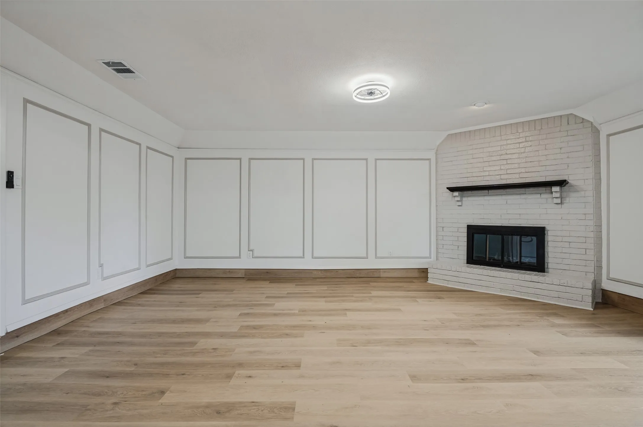 Single Family Residence For Sale in Dallas County , 1921 Covey Court, Irving, Texas 75060, 3 Bedroom, 2 Bathroom, 2 Garage spaces, 1,582 Sqft, built in 1978, mls#21393547, Real Estate Agent in Irving, Homes For Sale in Dallas county, Homes For Sale in Irving, Realtor in Irving Texas, Real Estate Brokerage Independent Realty Texas, Luminita Cordes Realtor