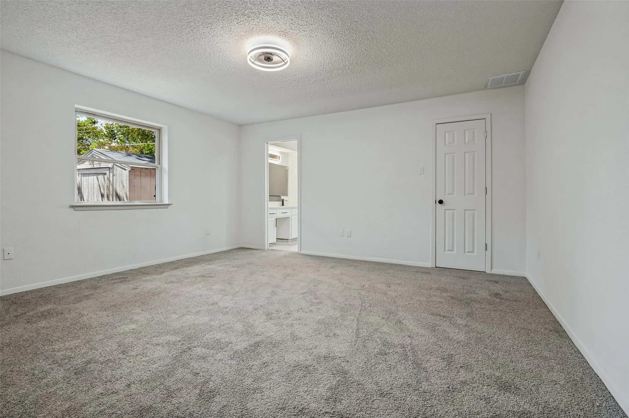 Single Family Residence For Sale in Dallas County , 1921 Covey Court, Irving, Texas 75060, 3 Bedroom, 2 Bathroom, 2 Garage spaces, 1,582 Sqft, built in 1978, mls#21393547, Real Estate Agent in Irving, Homes For Sale in Dallas county, Homes For Sale in Irving, Realtor in Irving Texas, Real Estate Brokerage Independent Realty Texas, Luminita Cordes Realtor