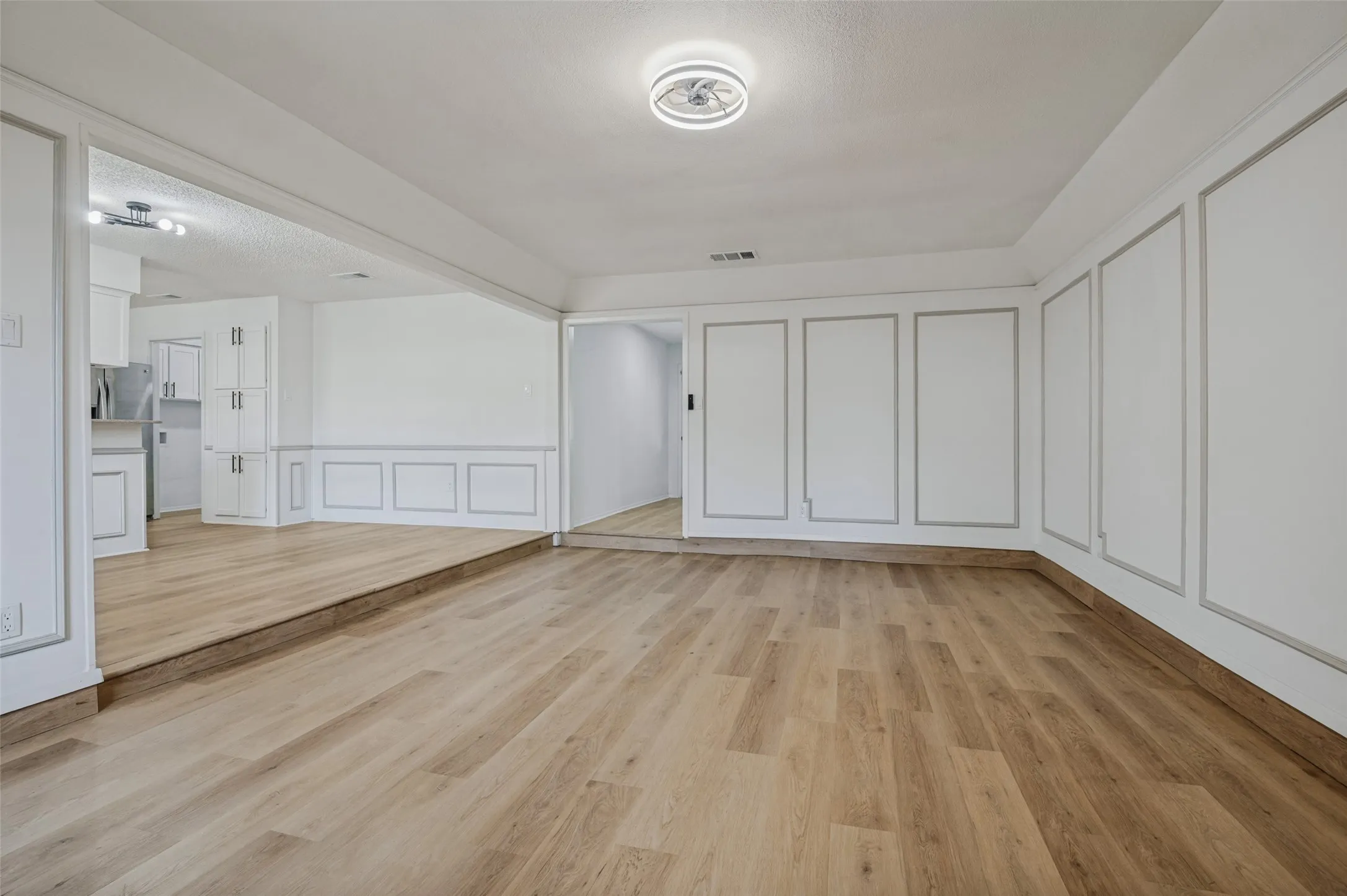 Single Family Residence For Sale in Dallas County , 1921 Covey Court, Irving, Texas 75060, 3 Bedroom, 2 Bathroom, 2 Garage spaces, 1,582 Sqft, built in 1978, mls#21393547, Real Estate Agent in Irving, Homes For Sale in Dallas county, Homes For Sale in Irving, Realtor in Irving Texas, Real Estate Brokerage Independent Realty Texas, Luminita Cordes Realtor