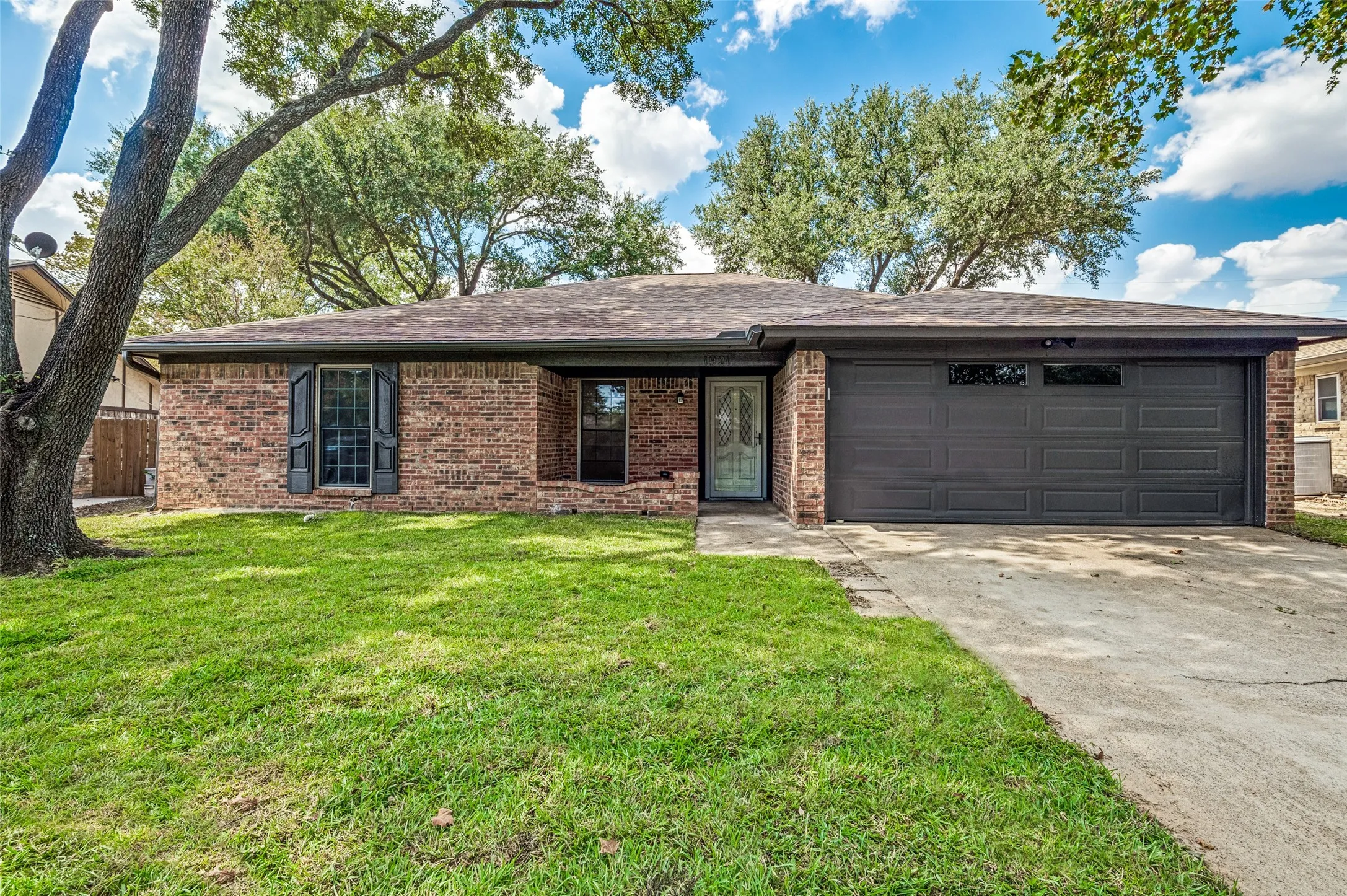 Single Family Residence For Sale in Dallas County , 1921 Covey Court, Irving, Texas 75060, 3 Bedroom, 2 Bathroom, 2 Garage spaces, 1,582 Sqft, built in 1978, mls#21393547, Real Estate Agent in Irving, Homes For Sale in Dallas county, Homes For Sale in Irving, Realtor in Irving Texas, Real Estate Brokerage Independent Realty Texas, Luminita Cordes Realtor