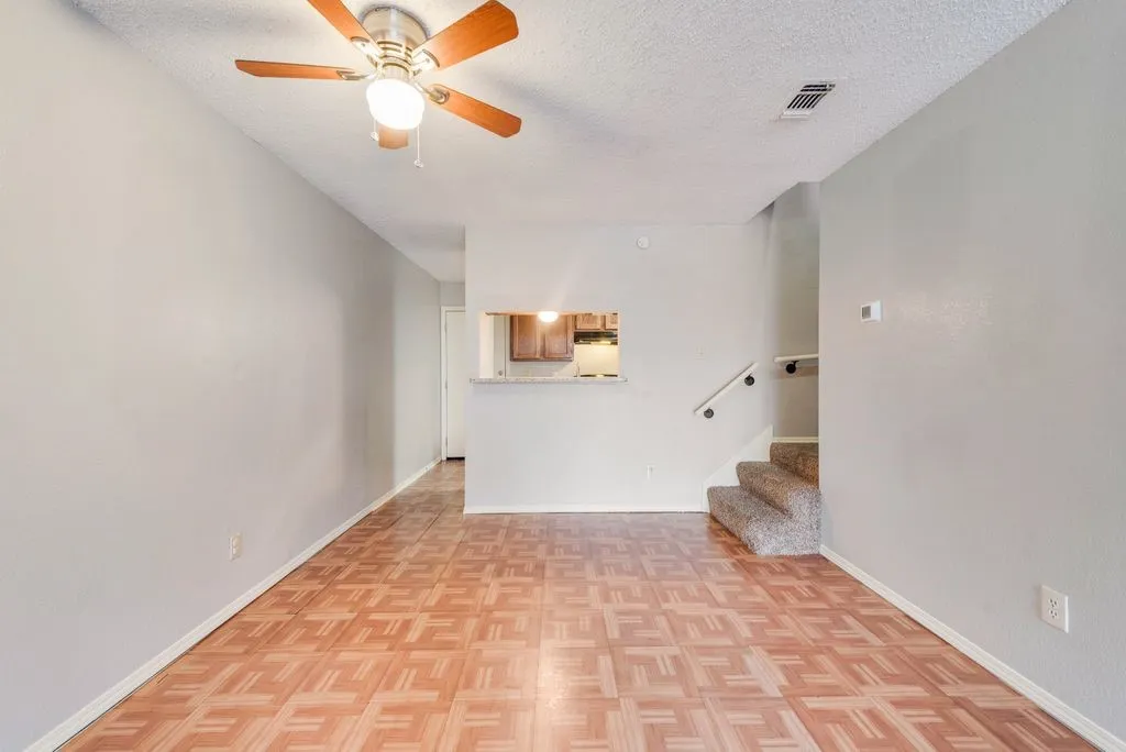 Apartment For Rent in Tarrant County , 600 Grand 108, Arlington, Texas 76010, 2 Bedroom, 1 Bathroom, Garage spaces, 1,100 Sqft, built in 1985, mls#21393617, Real Estate Agent in Arlington, Homes For Rent in Tarrant county, Homes For Rent in Arlington, Realtor in Arlington Texas, Real Estate Brokerage Independent Realty Texas, Luminita Cordes Realtor