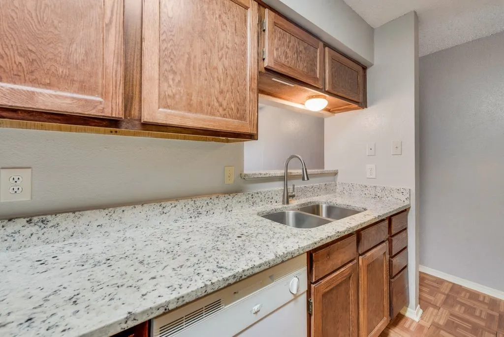 Apartment For Rent in Tarrant County , 600 Grand 108, Arlington, Texas 76010, 2 Bedroom, 1 Bathroom, Garage spaces, 1,100 Sqft, built in 1985, mls#21393617, Real Estate Agent in Arlington, Homes For Rent in Tarrant county, Homes For Rent in Arlington, Realtor in Arlington Texas, Real Estate Brokerage Independent Realty Texas, Luminita Cordes Realtor