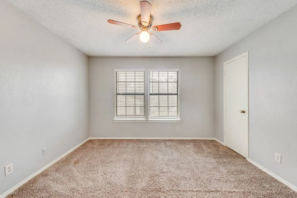 Apartment For Rent in Tarrant County , 600 Grand 108, Arlington, Texas 76010, 2 Bedroom, 1 Bathroom, Garage spaces, 1,100 Sqft, built in 1985, mls#21393617, Real Estate Agent in Arlington, Homes For Rent in Tarrant county, Homes For Rent in Arlington, Realtor in Arlington Texas, Real Estate Brokerage Independent Realty Texas, Luminita Cordes Realtor