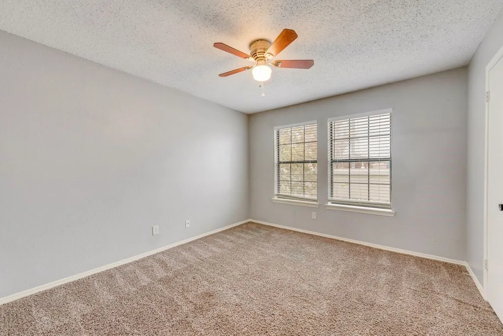 Apartment For Rent in Tarrant County , 600 Grand 108, Arlington, Texas 76010, 2 Bedroom, 1 Bathroom, Garage spaces, 1,100 Sqft, built in 1985, mls#21393617, Real Estate Agent in Arlington, Homes For Rent in Tarrant county, Homes For Rent in Arlington, Realtor in Arlington Texas, Real Estate Brokerage Independent Realty Texas, Luminita Cordes Realtor