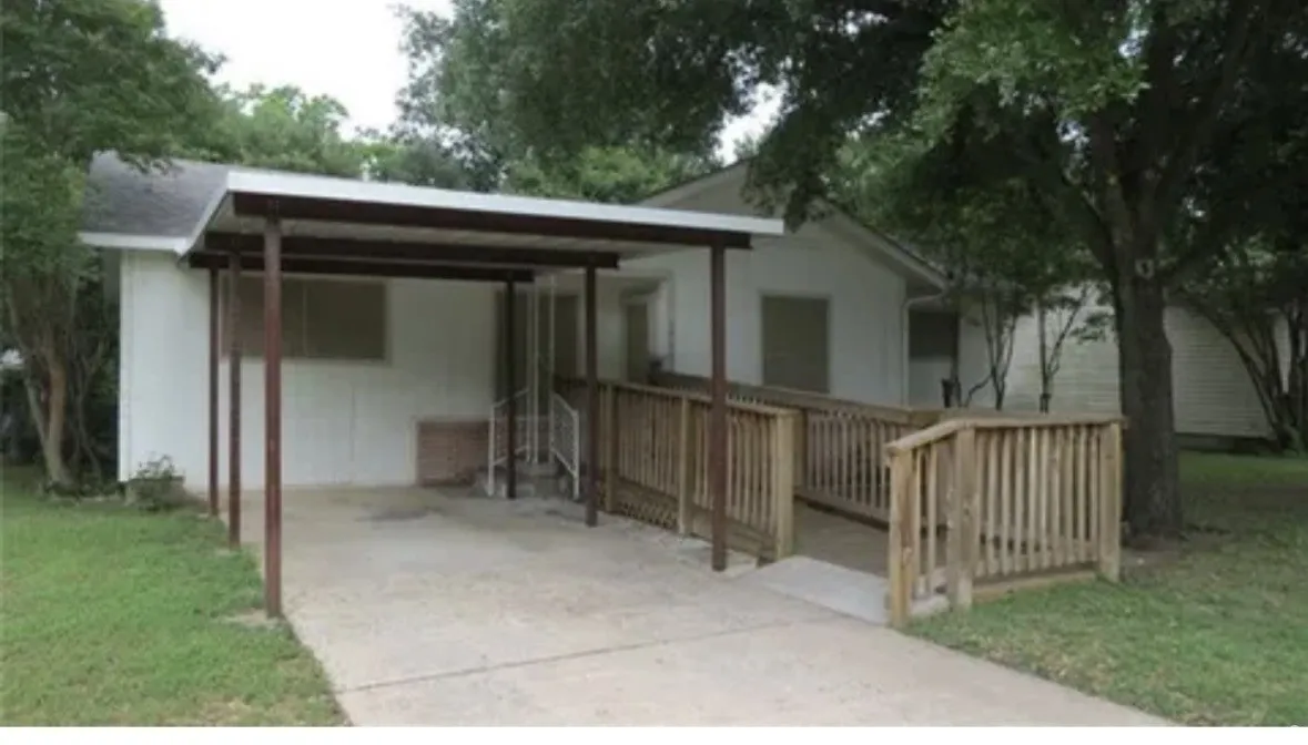 Single Family Residence For Sale in Tarrant County , 3548 Revere Street, Haltom City, Texas 76117, 3 Bedroom, 1 Bathroom, Garage spaces, 1,188 Sqft, built in 1956, mls#21384885, Real Estate Agent in Haltom City, Homes For Sale in Tarrant county, Homes For Sale in Haltom City, Realtor in Haltom City Texas, Real Estate Brokerage Independent Realty Texas, Luminita Cordes Realtor