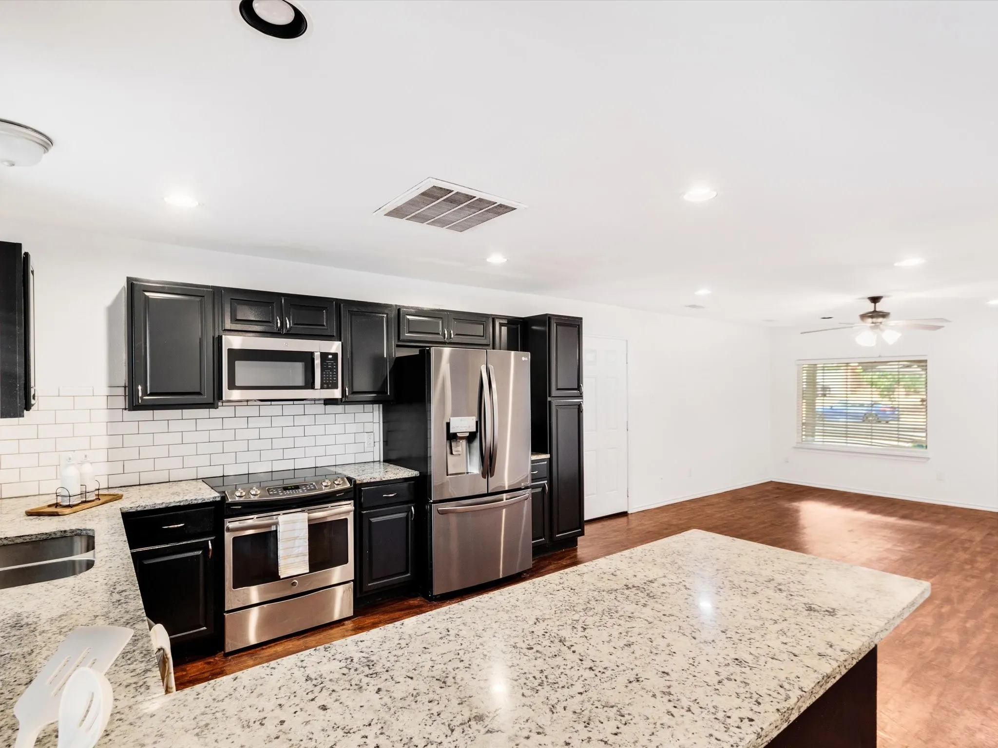 Single Family Residence For Rent in Dallas County , 2222 Woodoak Drive, Irving, Texas 75060, 4 Bedroom, 2 Bathroom, 2 Garage spaces, 1,647 Sqft, built in 1961, mls#21393619, Real Estate Agent in Irving, Homes For Rent in Dallas county, Homes For Rent in Irving, Realtor in Irving Texas, Real Estate Brokerage Independent Realty Texas, Luminita Cordes Realtor