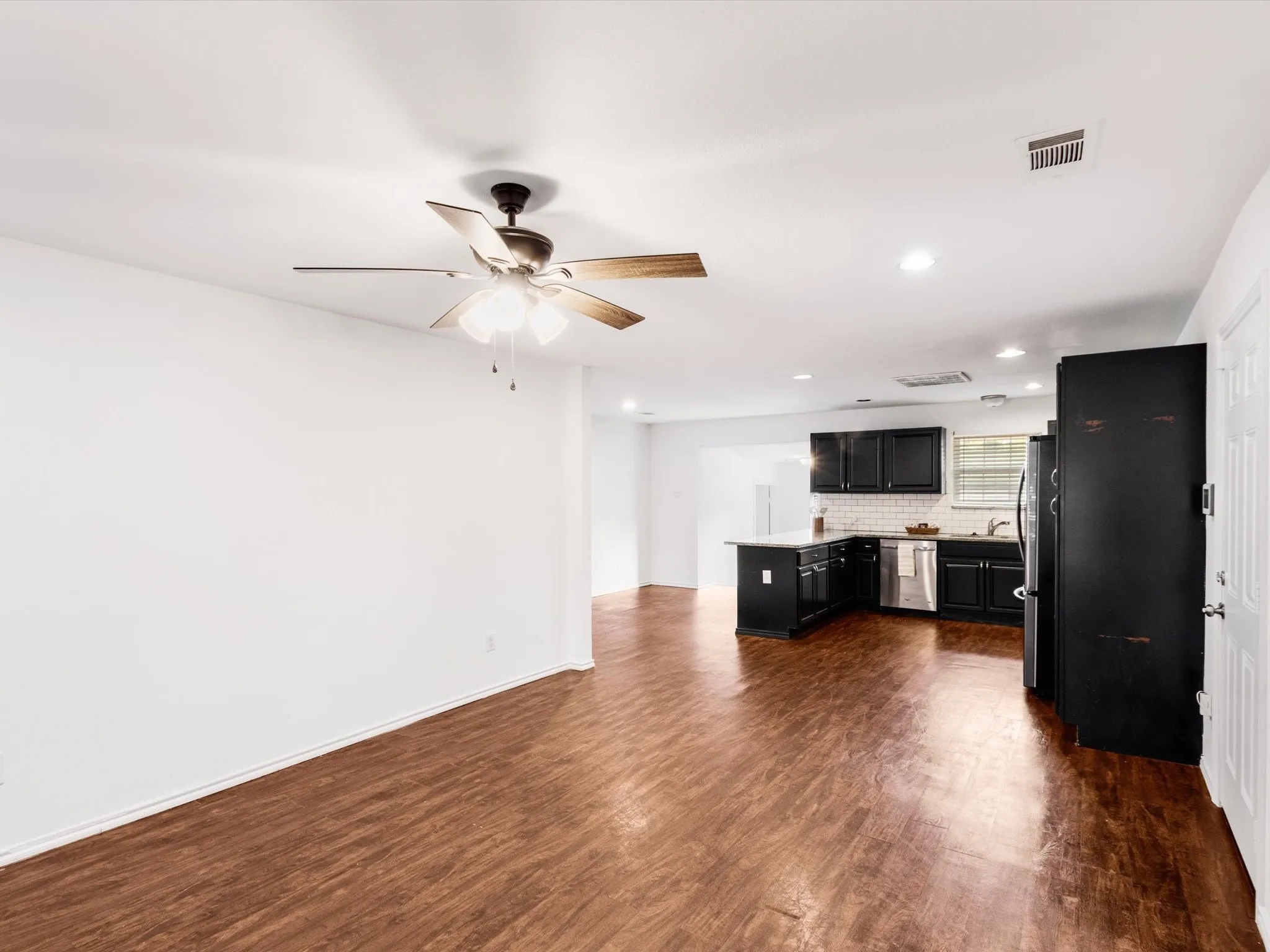 Single Family Residence For Rent in Dallas County , 2222 Woodoak Drive, Irving, Texas 75060, 4 Bedroom, 2 Bathroom, 2 Garage spaces, 1,647 Sqft, built in 1961, mls#21393619, Real Estate Agent in Irving, Homes For Rent in Dallas county, Homes For Rent in Irving, Realtor in Irving Texas, Real Estate Brokerage Independent Realty Texas, Luminita Cordes Realtor