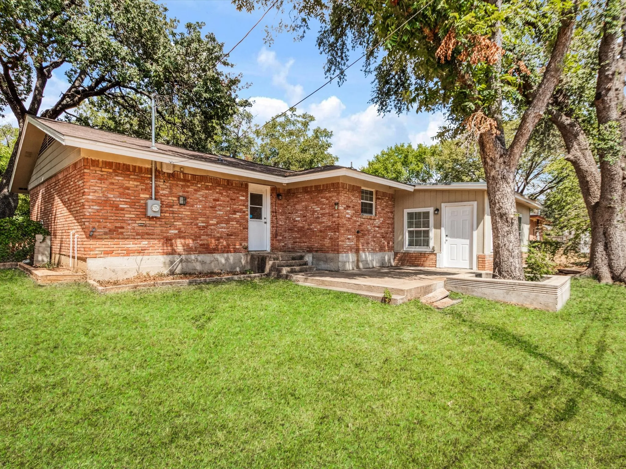 Single Family Residence For Rent in Dallas County , 2222 Woodoak Drive, Irving, Texas 75060, 4 Bedroom, 2 Bathroom, 2 Garage spaces, 1,647 Sqft, built in 1961, mls#21393619, Real Estate Agent in Irving, Homes For Rent in Dallas county, Homes For Rent in Irving, Realtor in Irving Texas, Real Estate Brokerage Independent Realty Texas, Luminita Cordes Realtor