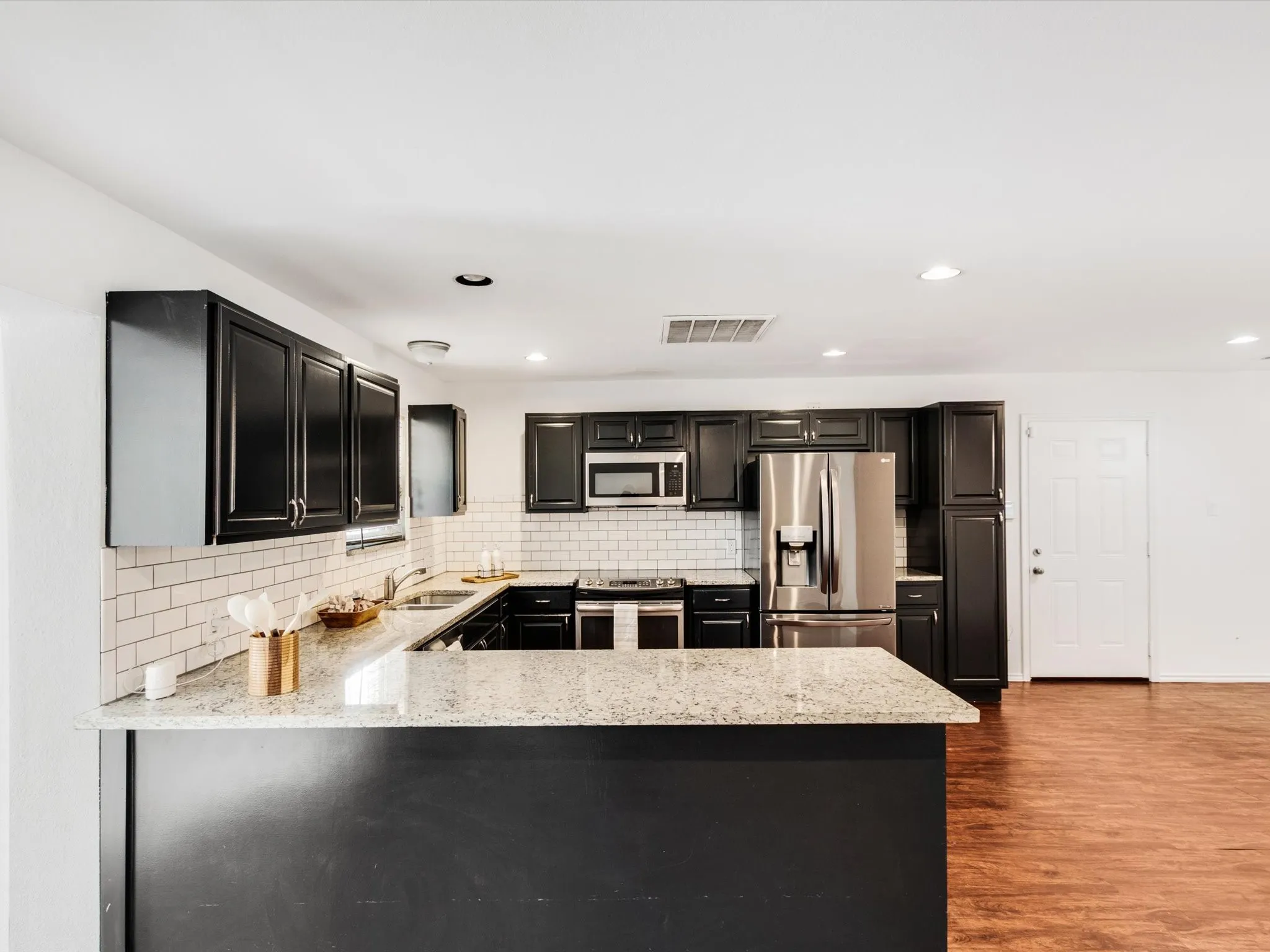 Single Family Residence For Rent in Dallas County , 2222 Woodoak Drive, Irving, Texas 75060, 4 Bedroom, 2 Bathroom, 2 Garage spaces, 1,647 Sqft, built in 1961, mls#21393619, Real Estate Agent in Irving, Homes For Rent in Dallas county, Homes For Rent in Irving, Realtor in Irving Texas, Real Estate Brokerage Independent Realty Texas, Luminita Cordes Realtor