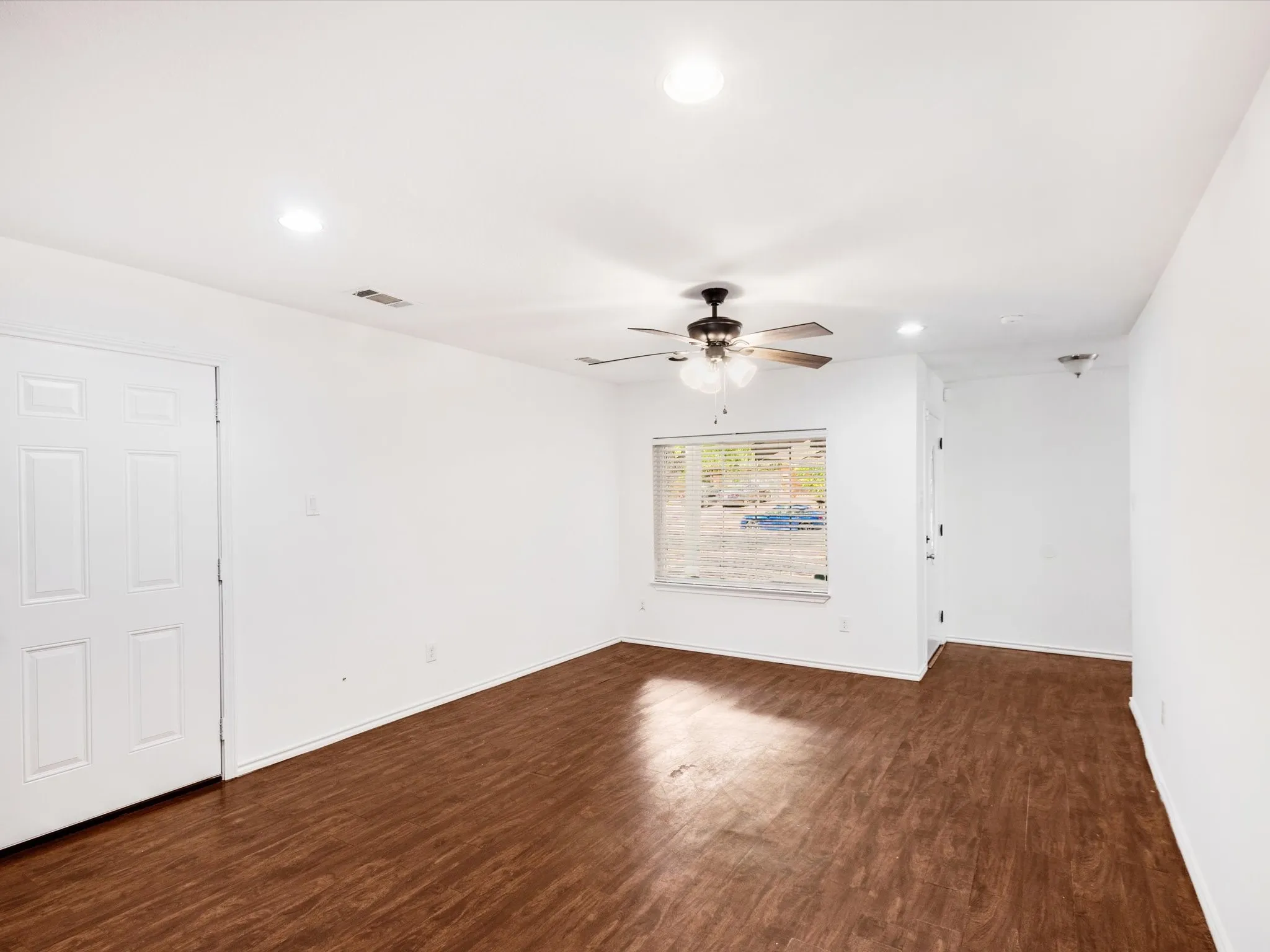 Single Family Residence For Rent in Dallas County , 2222 Woodoak Drive, Irving, Texas 75060, 4 Bedroom, 2 Bathroom, 2 Garage spaces, 1,647 Sqft, built in 1961, mls#21393619, Real Estate Agent in Irving, Homes For Rent in Dallas county, Homes For Rent in Irving, Realtor in Irving Texas, Real Estate Brokerage Independent Realty Texas, Luminita Cordes Realtor