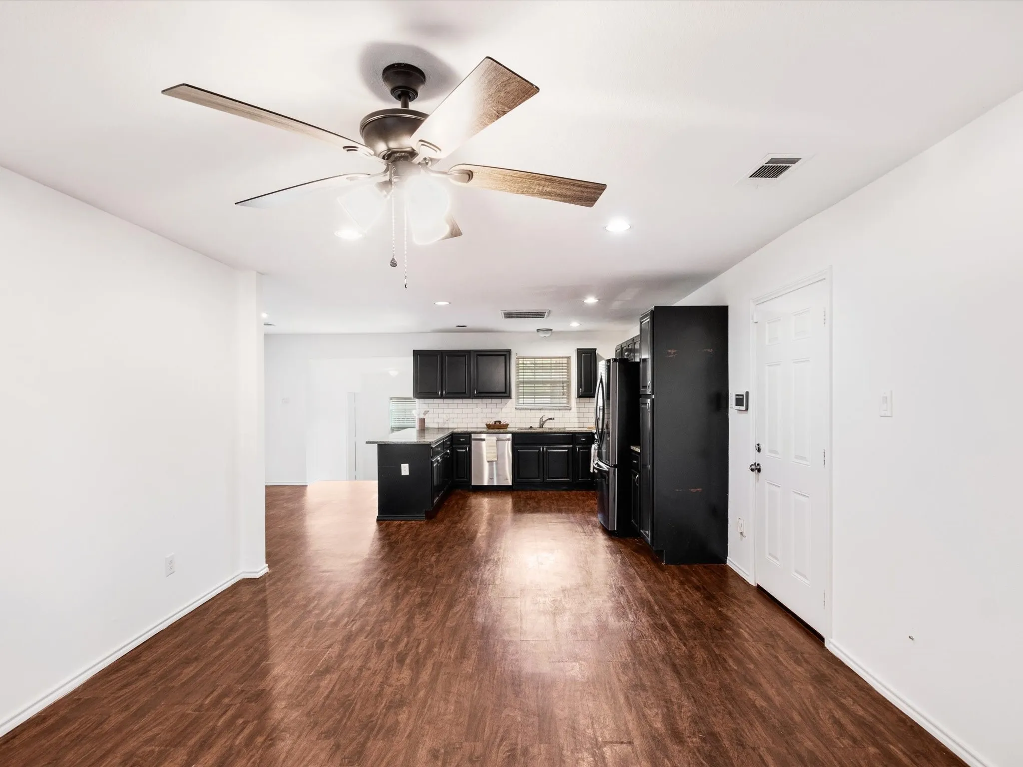 Single Family Residence For Rent in Dallas County , 2222 Woodoak Drive, Irving, Texas 75060, 4 Bedroom, 2 Bathroom, 2 Garage spaces, 1,647 Sqft, built in 1961, mls#21393619, Real Estate Agent in Irving, Homes For Rent in Dallas county, Homes For Rent in Irving, Realtor in Irving Texas, Real Estate Brokerage Independent Realty Texas, Luminita Cordes Realtor