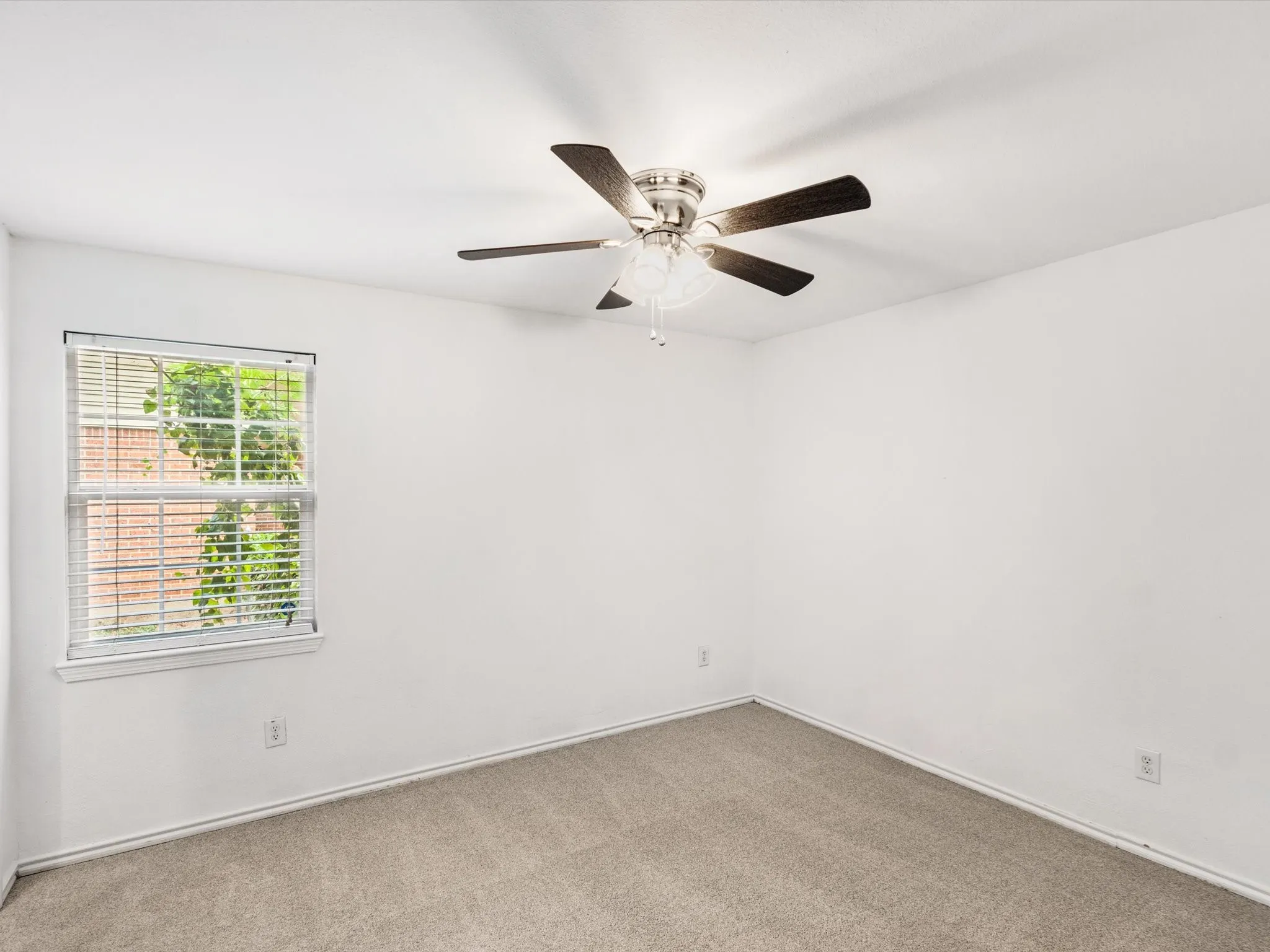 Single Family Residence For Rent in Dallas County , 2222 Woodoak Drive, Irving, Texas 75060, 4 Bedroom, 2 Bathroom, 2 Garage spaces, 1,647 Sqft, built in 1961, mls#21393619, Real Estate Agent in Irving, Homes For Rent in Dallas county, Homes For Rent in Irving, Realtor in Irving Texas, Real Estate Brokerage Independent Realty Texas, Luminita Cordes Realtor