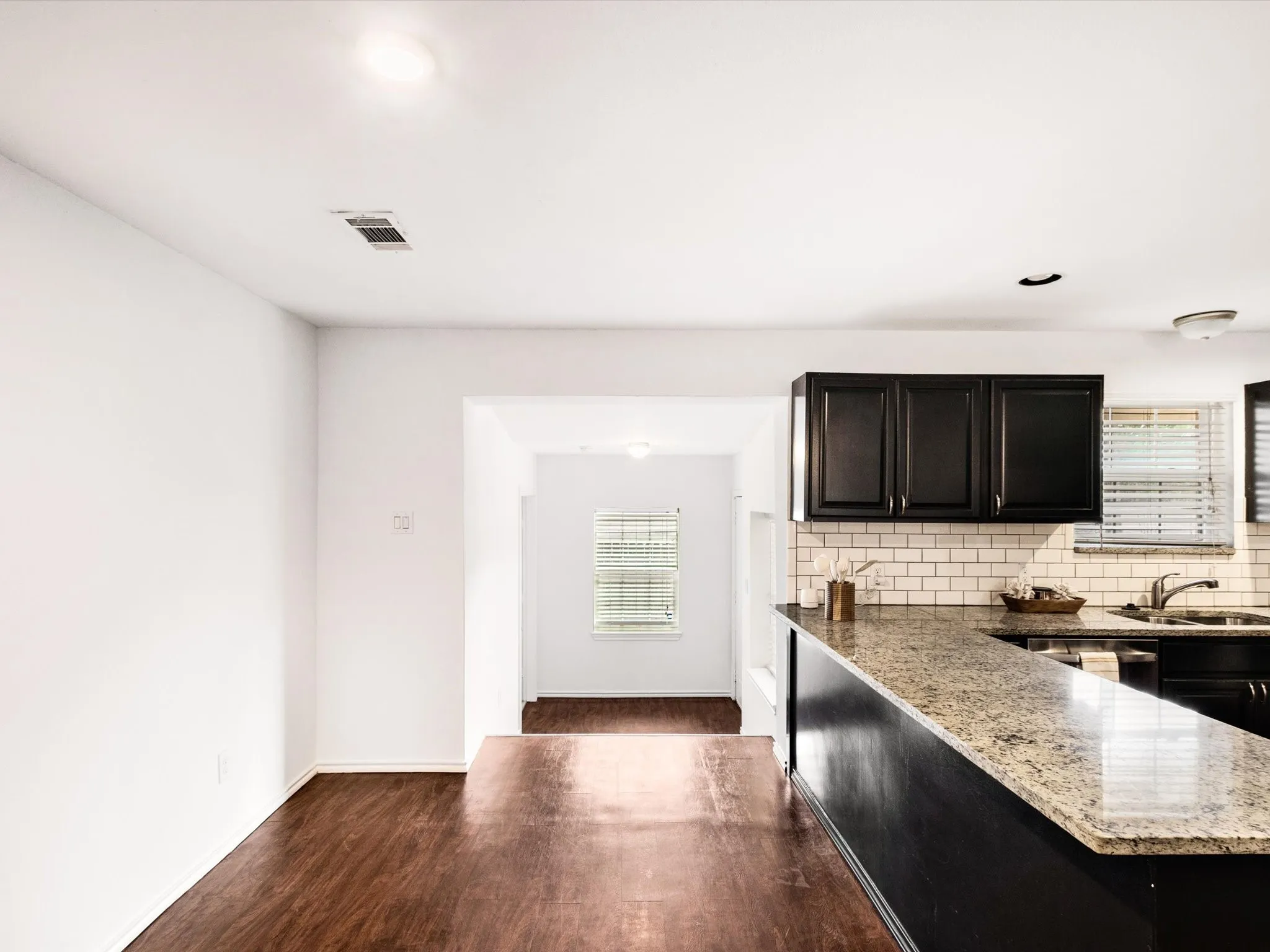 Single Family Residence For Rent in Dallas County , 2222 Woodoak Drive, Irving, Texas 75060, 4 Bedroom, 2 Bathroom, 2 Garage spaces, 1,647 Sqft, built in 1961, mls#21393619, Real Estate Agent in Irving, Homes For Rent in Dallas county, Homes For Rent in Irving, Realtor in Irving Texas, Real Estate Brokerage Independent Realty Texas, Luminita Cordes Realtor