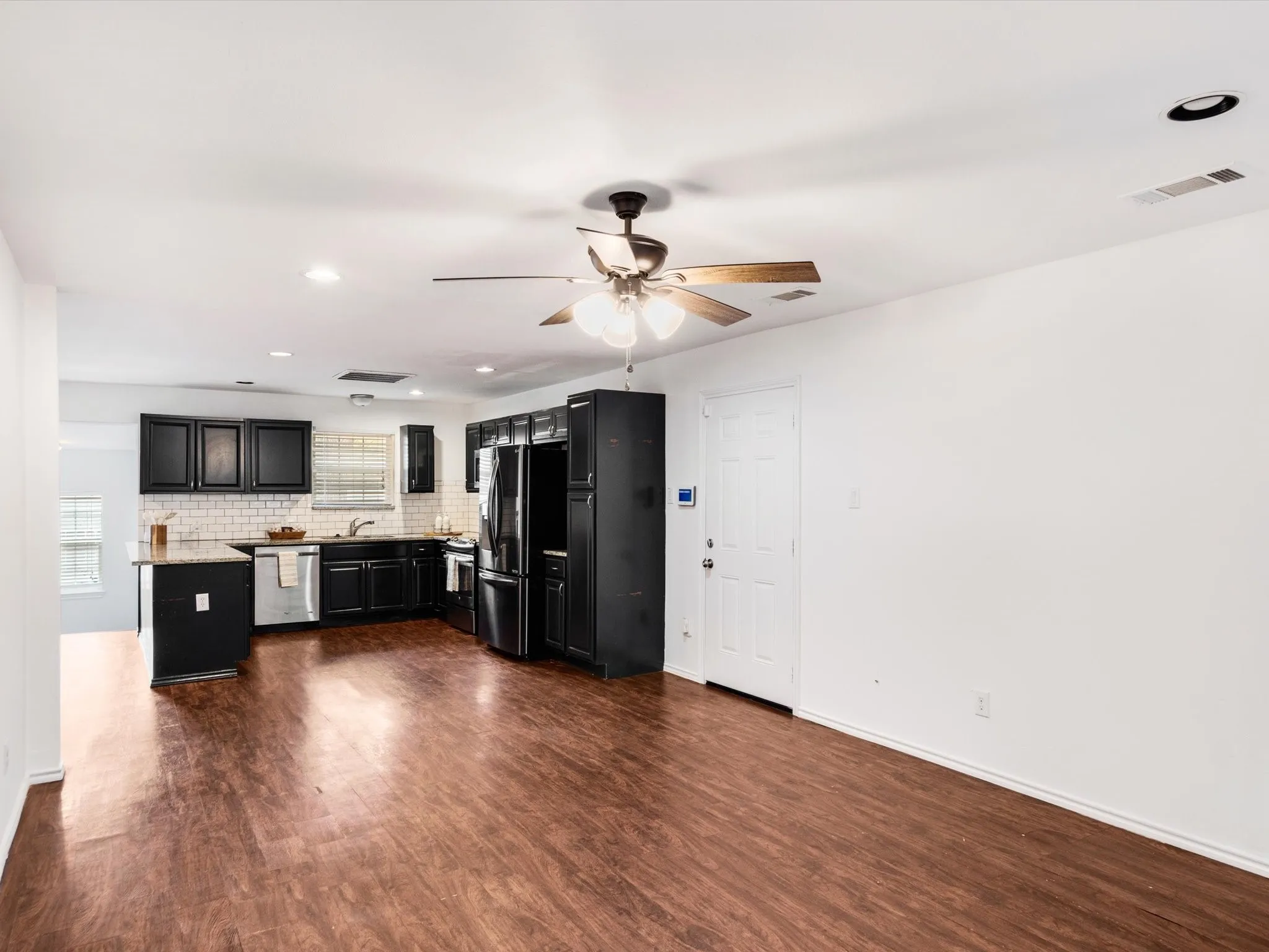 Single Family Residence For Rent in Dallas County , 2222 Woodoak Drive, Irving, Texas 75060, 4 Bedroom, 2 Bathroom, 2 Garage spaces, 1,647 Sqft, built in 1961, mls#21393619, Real Estate Agent in Irving, Homes For Rent in Dallas county, Homes For Rent in Irving, Realtor in Irving Texas, Real Estate Brokerage Independent Realty Texas, Luminita Cordes Realtor