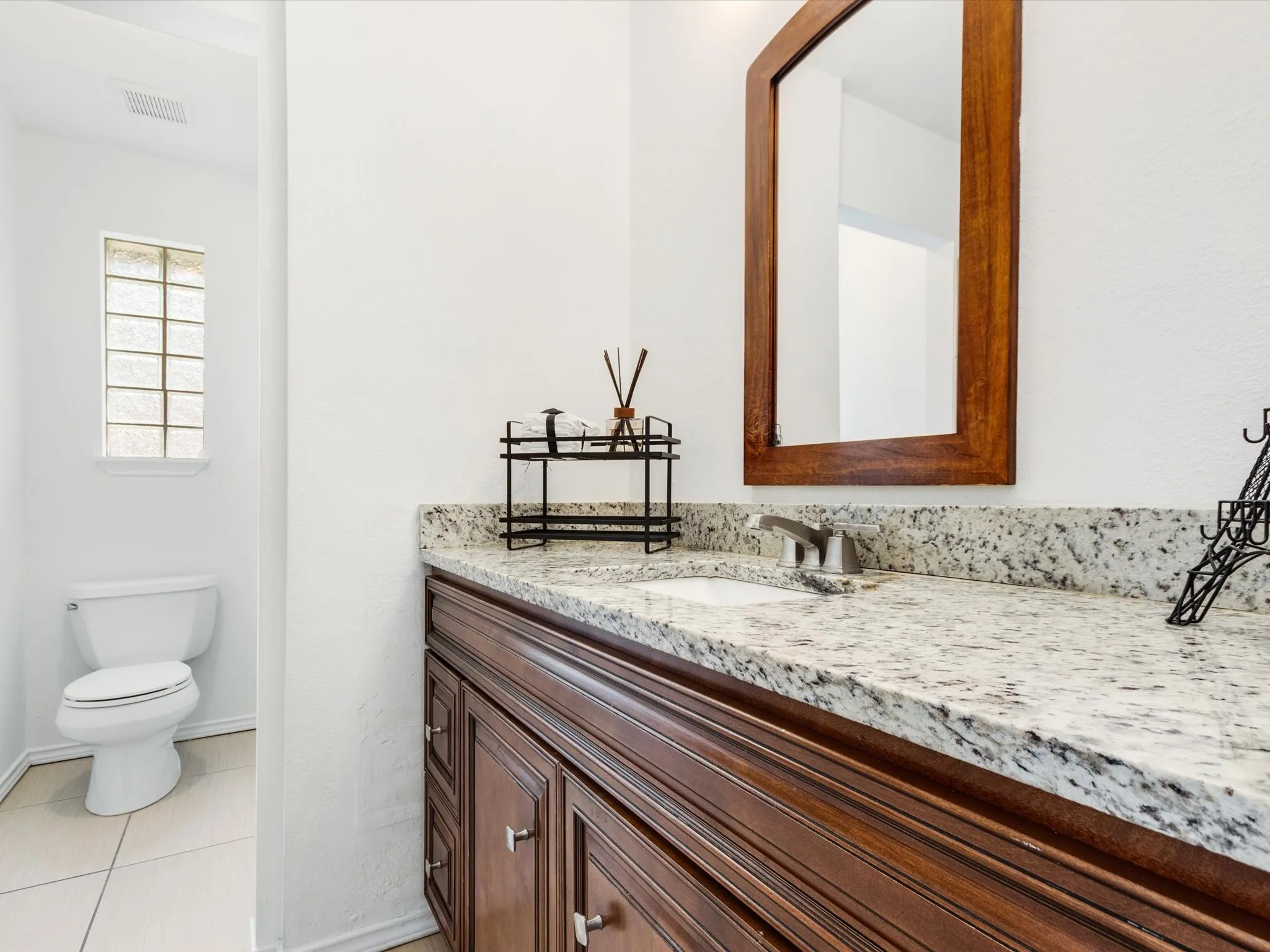 Single Family Residence For Rent in Dallas County , 2222 Woodoak Drive, Irving, Texas 75060, 4 Bedroom, 2 Bathroom, 2 Garage spaces, 1,647 Sqft, built in 1961, mls#21393619, Real Estate Agent in Irving, Homes For Rent in Dallas county, Homes For Rent in Irving, Realtor in Irving Texas, Real Estate Brokerage Independent Realty Texas, Luminita Cordes Realtor
