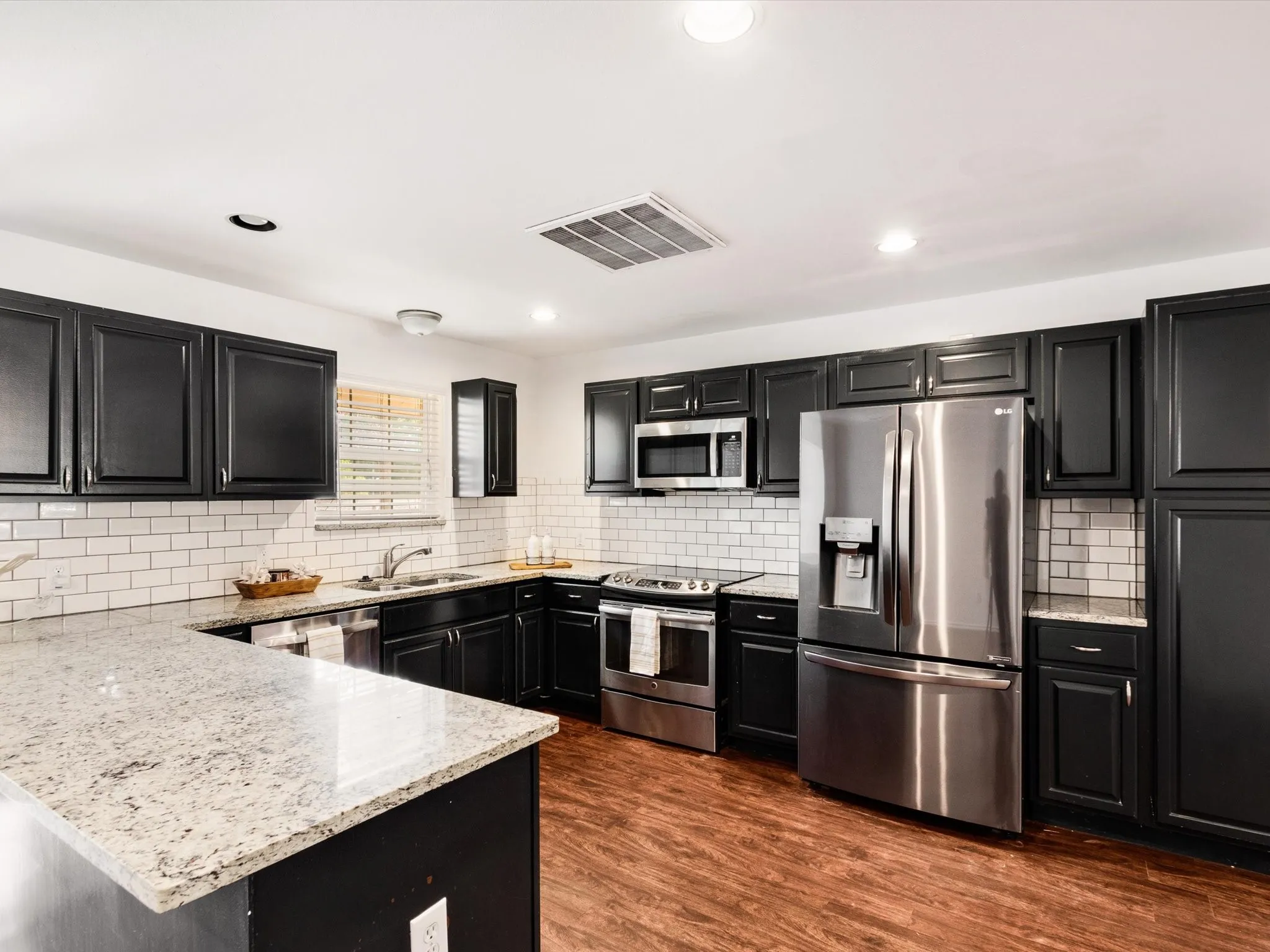 Single Family Residence For Rent in Dallas County , 2222 Woodoak Drive, Irving, Texas 75060, 4 Bedroom, 2 Bathroom, 2 Garage spaces, 1,647 Sqft, built in 1961, mls#21393619, Real Estate Agent in Irving, Homes For Rent in Dallas county, Homes For Rent in Irving, Realtor in Irving Texas, Real Estate Brokerage Independent Realty Texas, Luminita Cordes Realtor