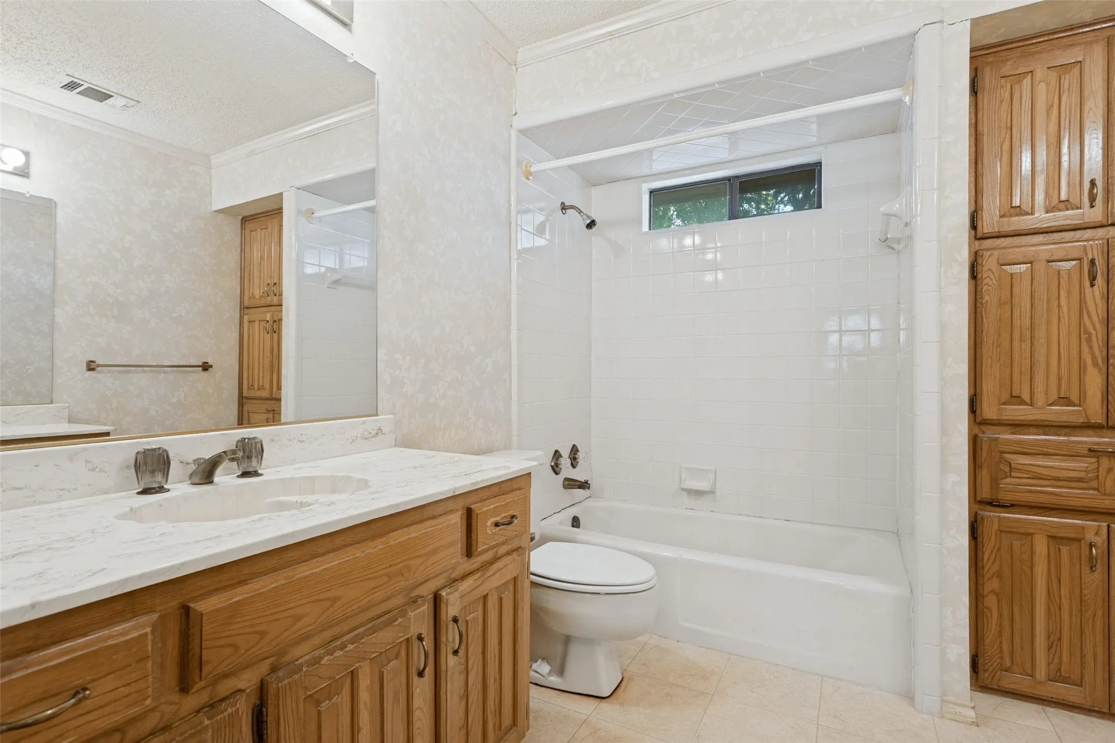 Single Family Residence For Sale in Collin County , 3428 Omar Lane, Plano, Texas 75023, 4 Bedroom, 3 Bathroom, 2 Garage spaces, 2,557 Sqft, built in 1983, mls#21393604, Real Estate Agent in Plano, Homes For Sale in Collin county, Homes For Sale in Plano, Realtor in Plano Texas, Real Estate Brokerage Independent Realty Texas, Luminita Cordes Realtor