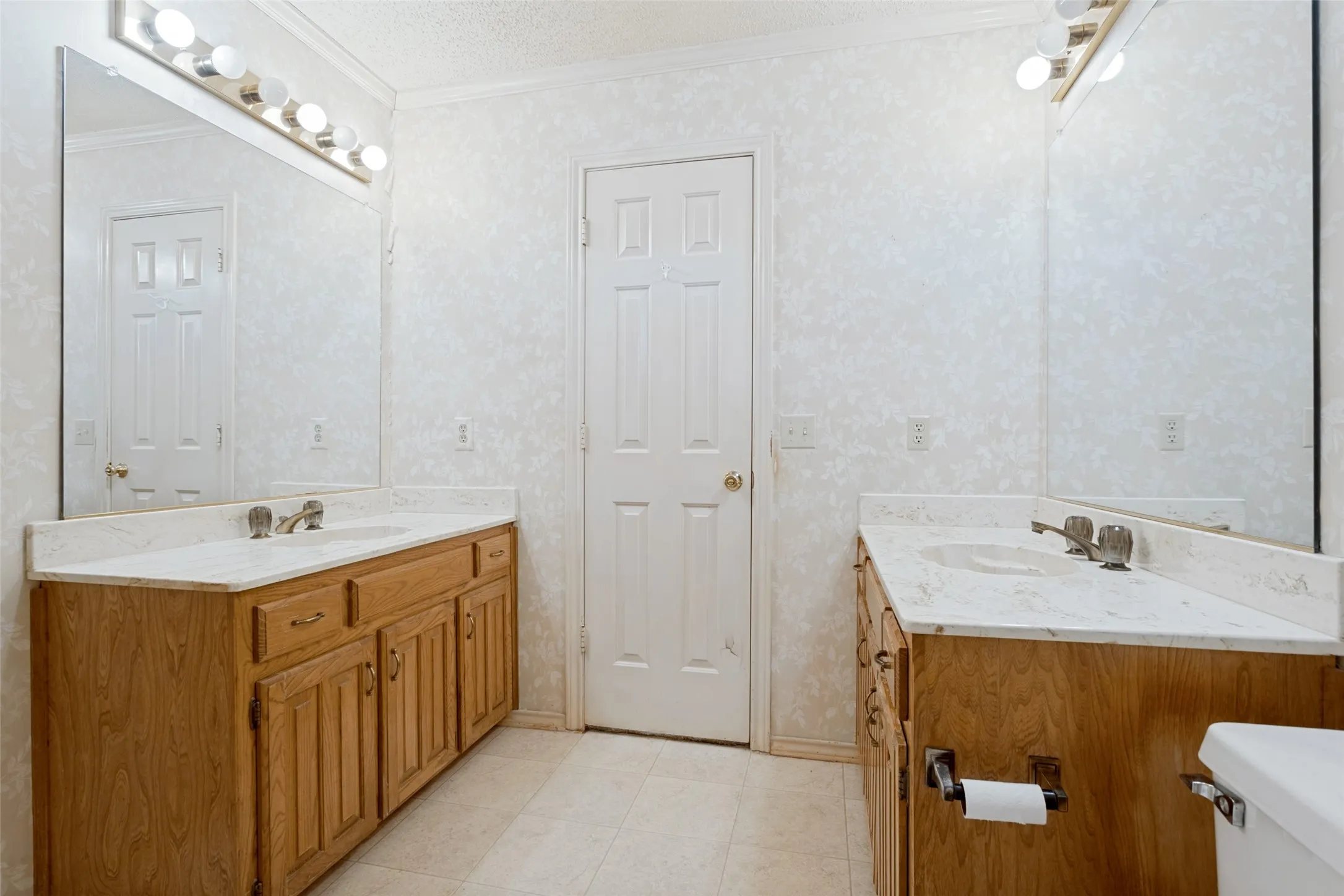Single Family Residence For Sale in Collin County , 3428 Omar Lane, Plano, Texas 75023, 4 Bedroom, 3 Bathroom, 2 Garage spaces, 2,557 Sqft, built in 1983, mls#21393604, Real Estate Agent in Plano, Homes For Sale in Collin county, Homes For Sale in Plano, Realtor in Plano Texas, Real Estate Brokerage Independent Realty Texas, Luminita Cordes Realtor