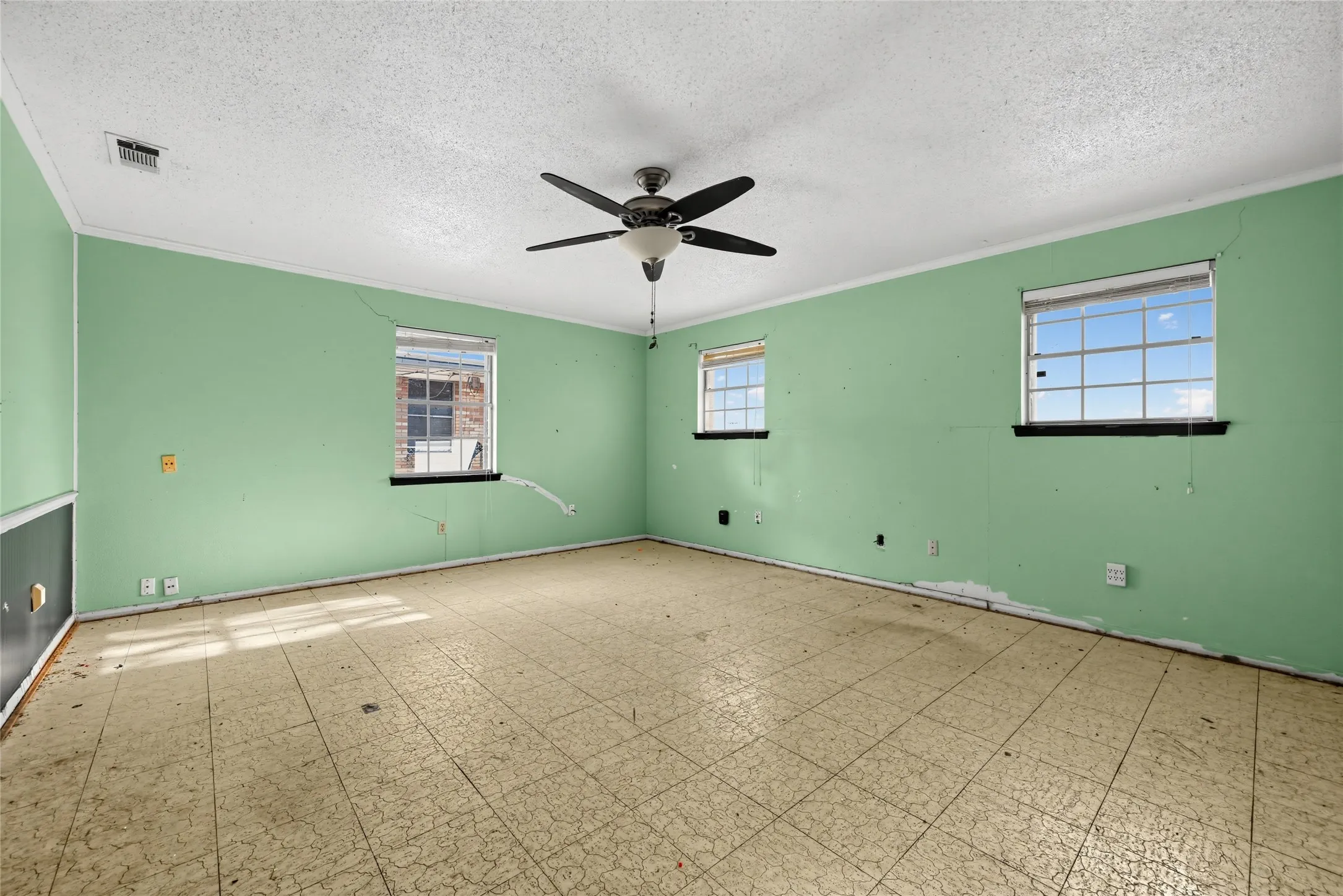 Single Family Residence For Sale in Dallas County , 1611 Shepherd Lane, Dallas, Texas 75253, 3 Bedroom, 2 Bathroom, 2 Garage spaces, 1,732 Sqft, built in 1972, mls#21392689, Real Estate Agent in Dallas, Homes For Sale in Dallas county, Homes For Sale in Dallas, Realtor in Dallas Texas, Real Estate Brokerage Independent Realty Texas, Luminita Cordes Realtor