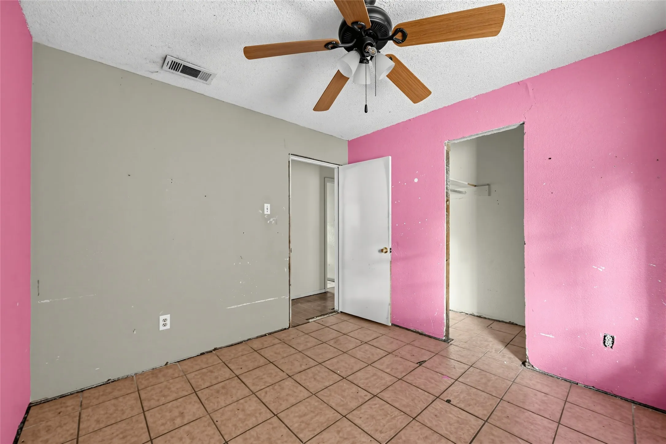 Single Family Residence For Sale in Dallas County , 1611 Shepherd Lane, Dallas, Texas 75253, 3 Bedroom, 2 Bathroom, 2 Garage spaces, 1,732 Sqft, built in 1972, mls#21392689, Real Estate Agent in Dallas, Homes For Sale in Dallas county, Homes For Sale in Dallas, Realtor in Dallas Texas, Real Estate Brokerage Independent Realty Texas, Luminita Cordes Realtor