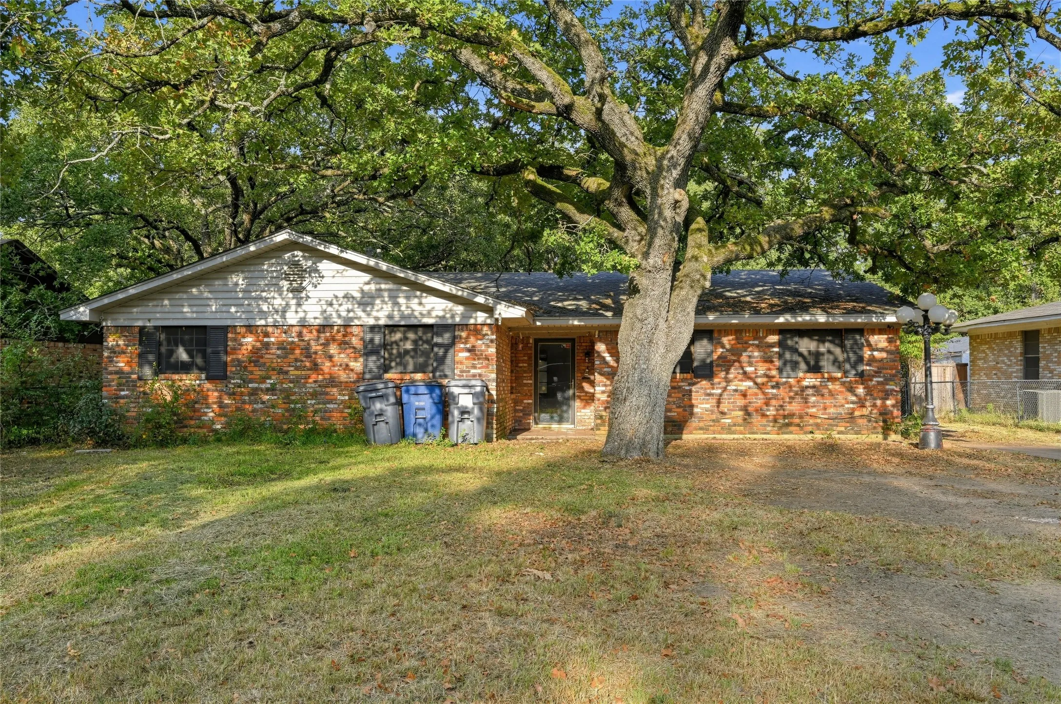 Single Family Residence For Sale in Dallas County , 1611 Shepherd Lane, Dallas, Texas 75253, 3 Bedroom, 2 Bathroom, 2 Garage spaces, 1,732 Sqft, built in 1972, mls#21392689, Real Estate Agent in Dallas, Homes For Sale in Dallas county, Homes For Sale in Dallas, Realtor in Dallas Texas, Real Estate Brokerage Independent Realty Texas, Luminita Cordes Realtor