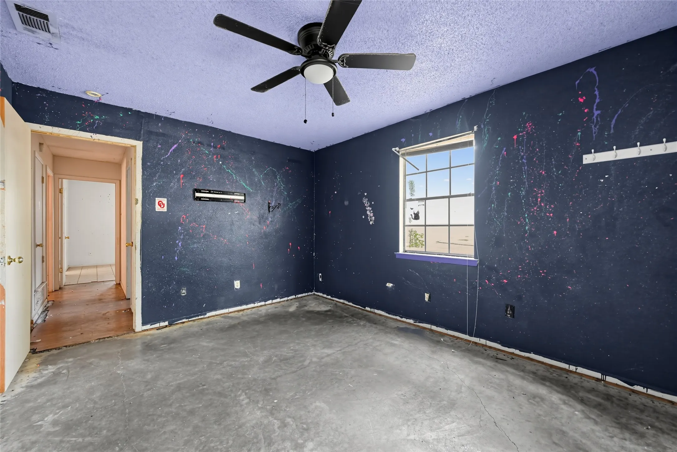Single Family Residence For Sale in Dallas County , 1611 Shepherd Lane, Dallas, Texas 75253, 3 Bedroom, 2 Bathroom, 2 Garage spaces, 1,732 Sqft, built in 1972, mls#21392689, Real Estate Agent in Dallas, Homes For Sale in Dallas county, Homes For Sale in Dallas, Realtor in Dallas Texas, Real Estate Brokerage Independent Realty Texas, Luminita Cordes Realtor