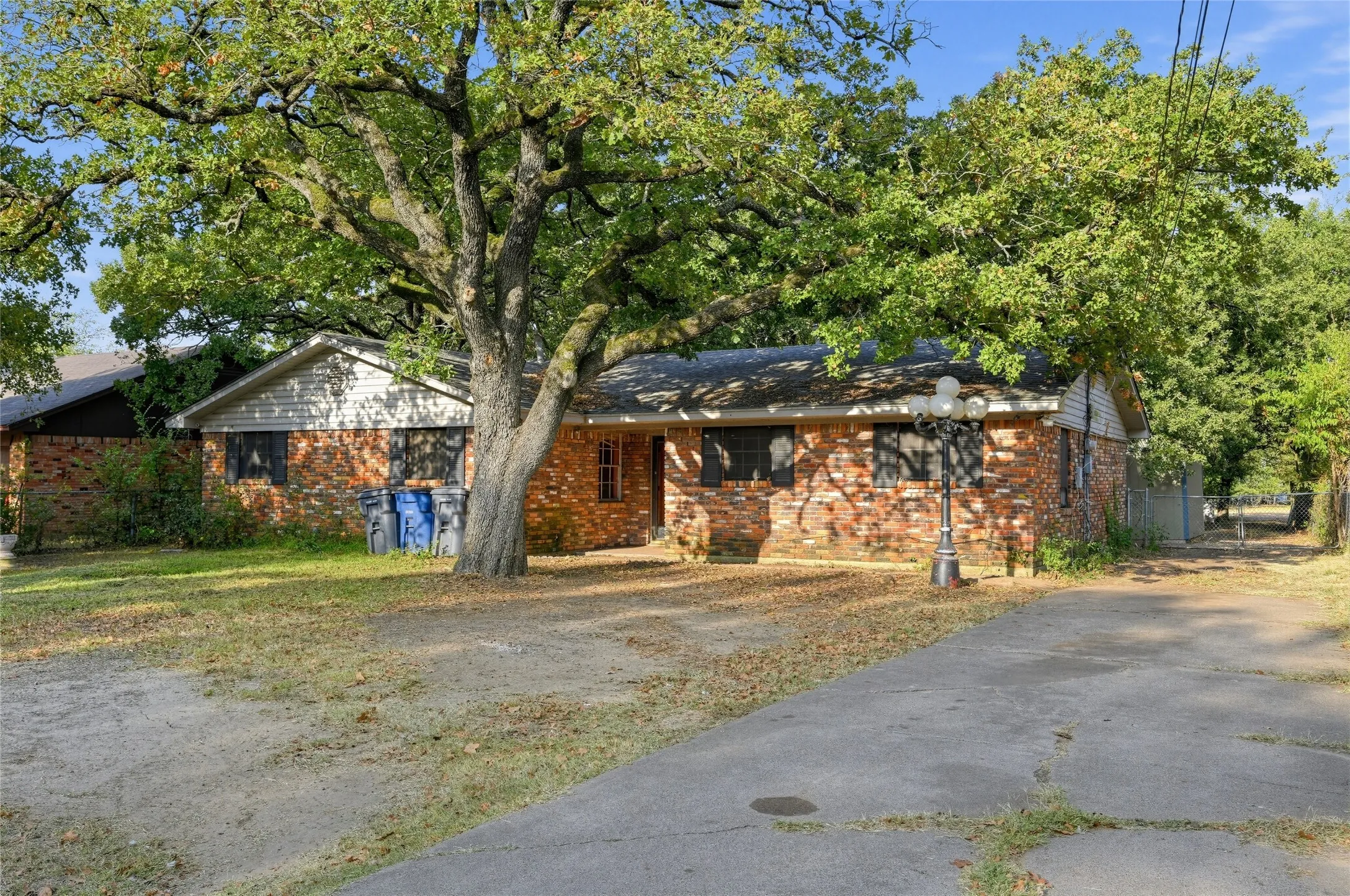 Single Family Residence For Sale in Dallas County , 1611 Shepherd Lane, Dallas, Texas 75253, 3 Bedroom, 2 Bathroom, 2 Garage spaces, 1,732 Sqft, built in 1972, mls#21392689, Real Estate Agent in Dallas, Homes For Sale in Dallas county, Homes For Sale in Dallas, Realtor in Dallas Texas, Real Estate Brokerage Independent Realty Texas, Luminita Cordes Realtor