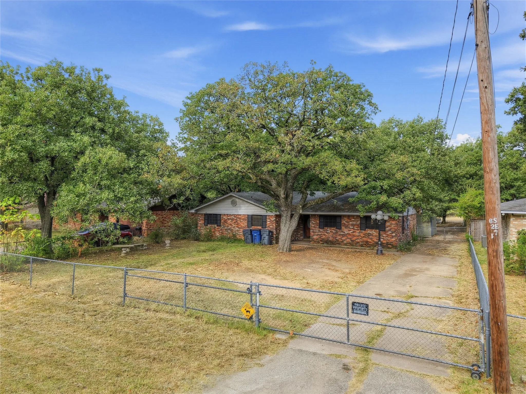 Single Family Residence For Sale in Dallas County , 1611 Shepherd Lane, Dallas, Texas 75253, 3 Bedroom, 2 Bathroom, 2 Garage spaces, 1,732 Sqft, built in 1972, mls#21392689, Real Estate Agent in Dallas, Homes For Sale in Dallas county, Homes For Sale in Dallas, Realtor in Dallas Texas, Real Estate Brokerage Independent Realty Texas, Luminita Cordes Realtor